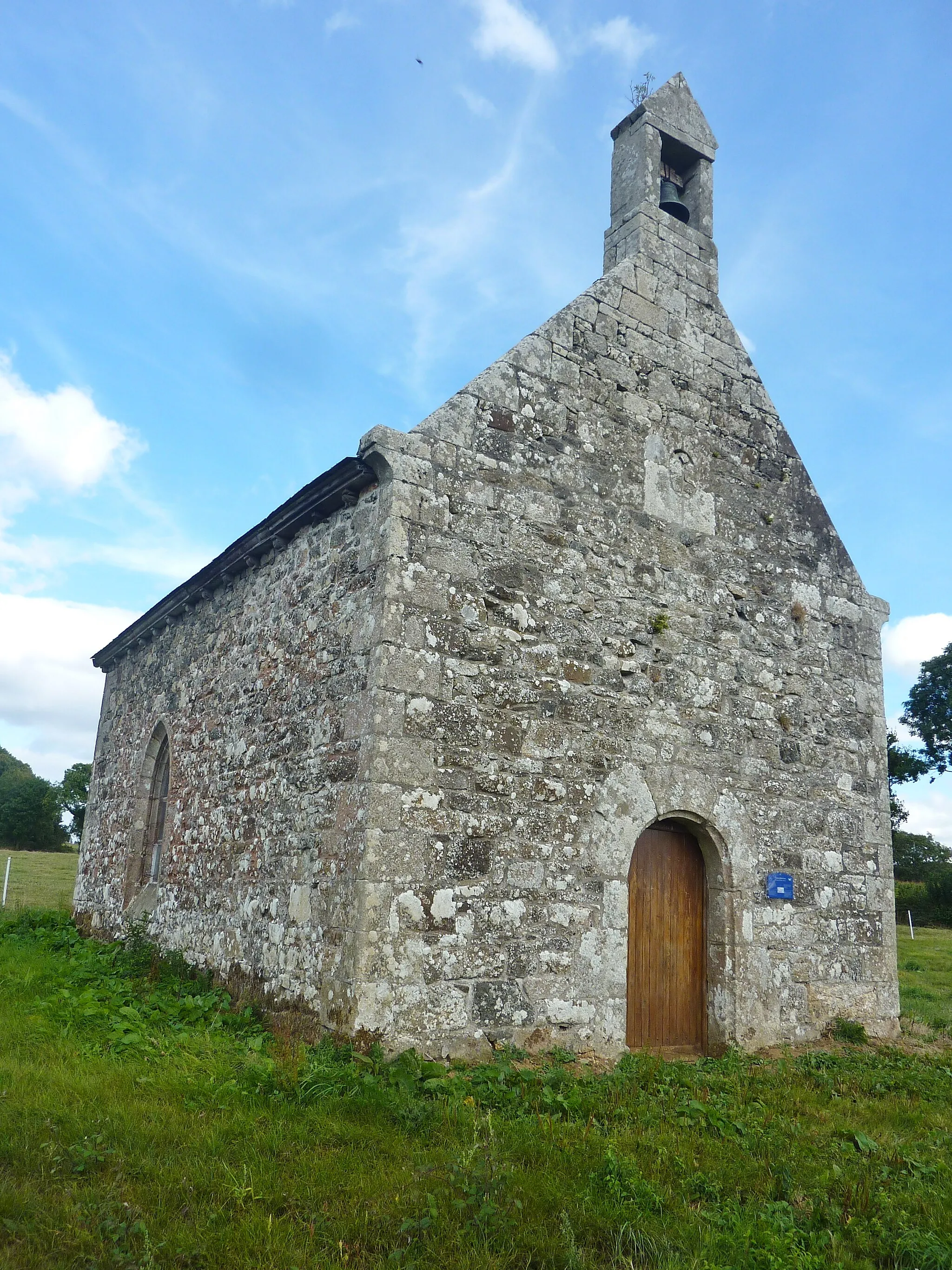 Photo showing: Carnoët : la chapelle Saint-Cado (datant du XVIIIe siècle, c'est probablement l'ancienne chapelle privée du château de Rospellem).