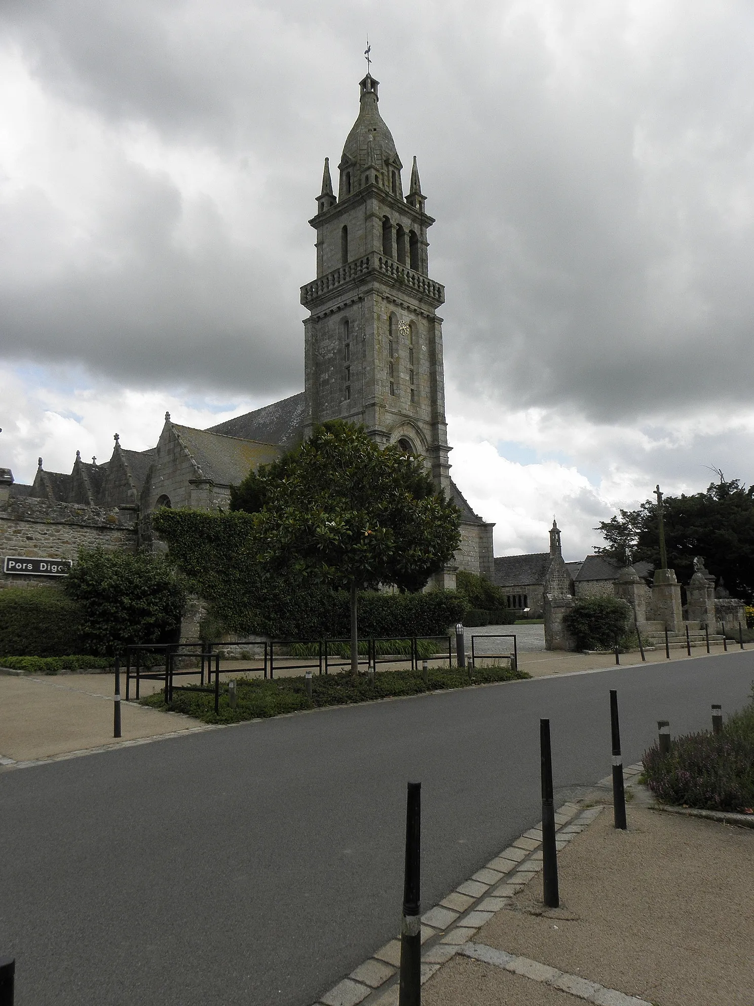 Photo showing: This building is indexed in the base Mérimée, a database of architectural heritage maintained by the French Ministry of Culture, under the reference PA00090265 .