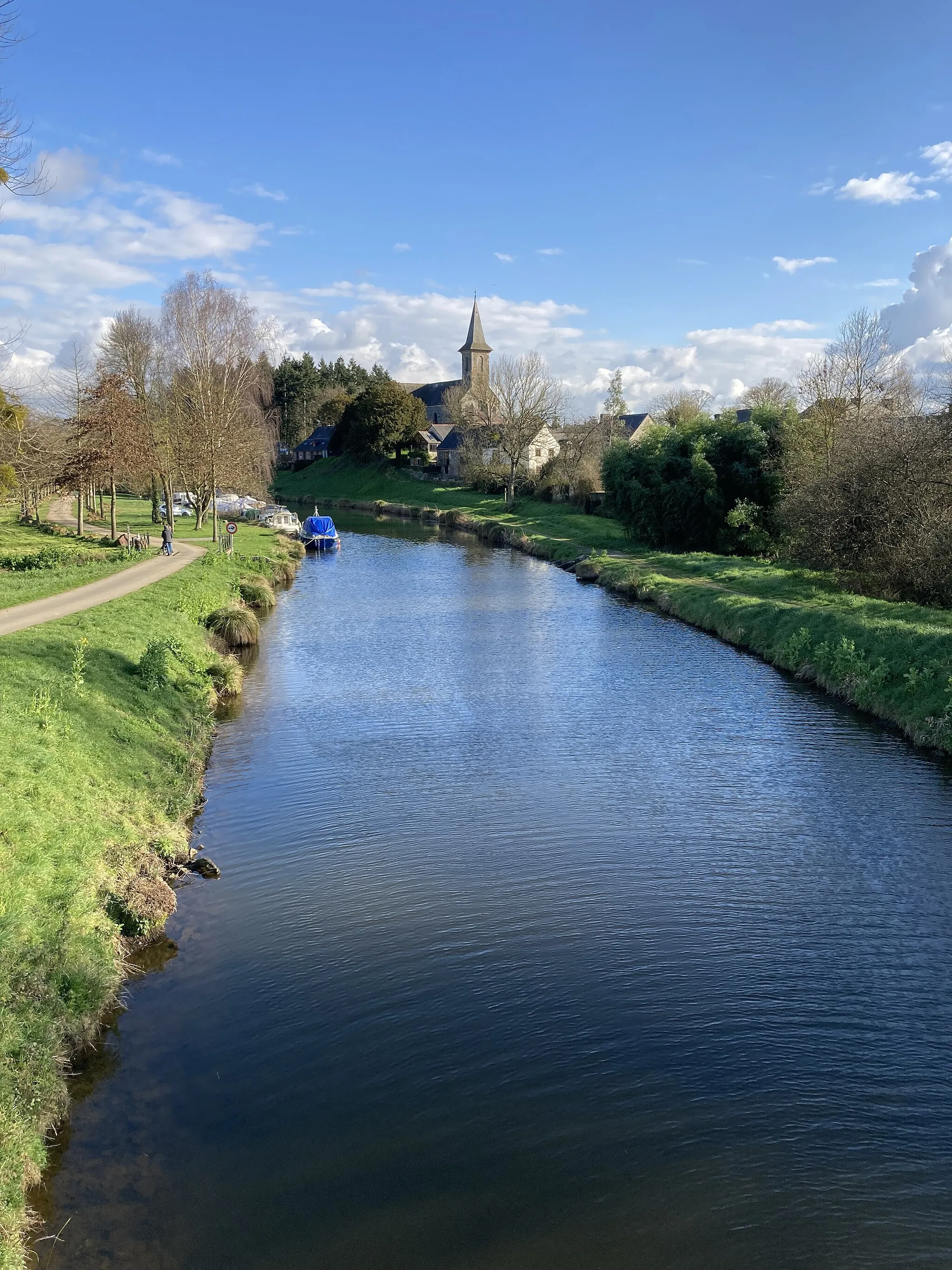 Photo showing: Halte nautique de Trévérien Canal d'Ille-et-Rance