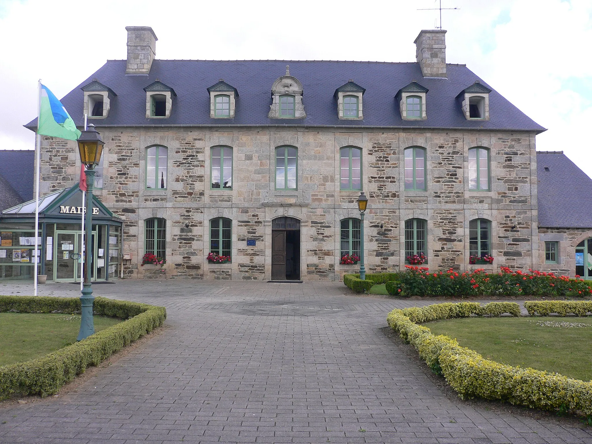 Photo showing: Mairie de Langoat