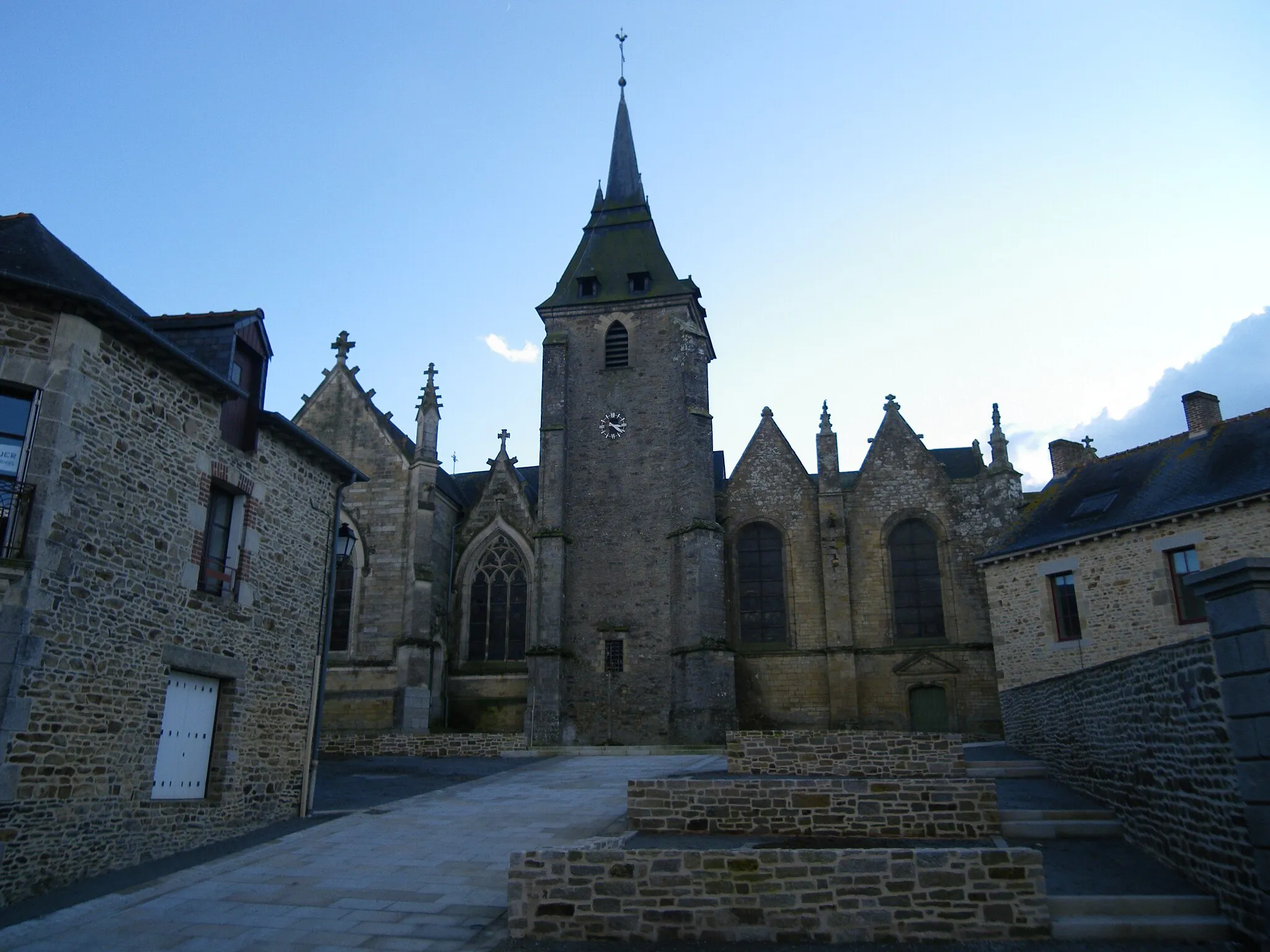 Photo showing: Façade septentrionale de l'église Saint-Marse de Bais (35).