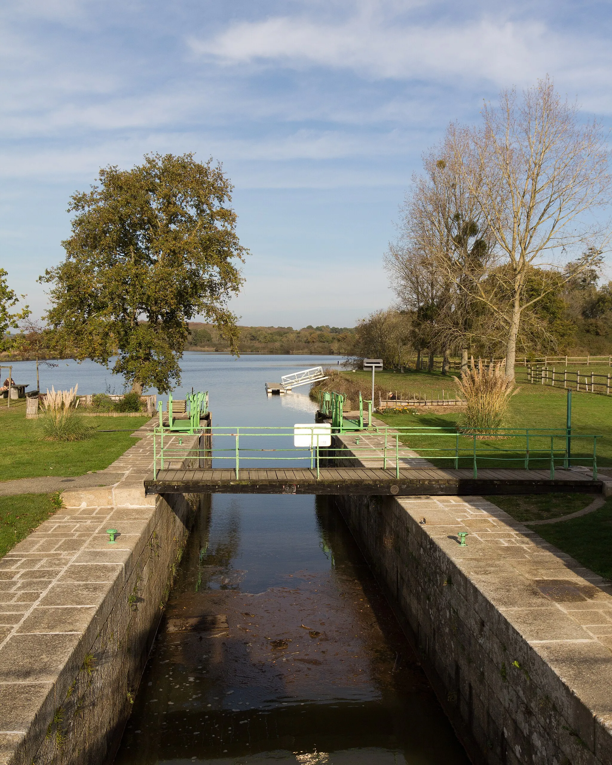 Photo showing: Sas de l'écluse du Bellion sur le canal de Nantes à Brest, à Fégréac.