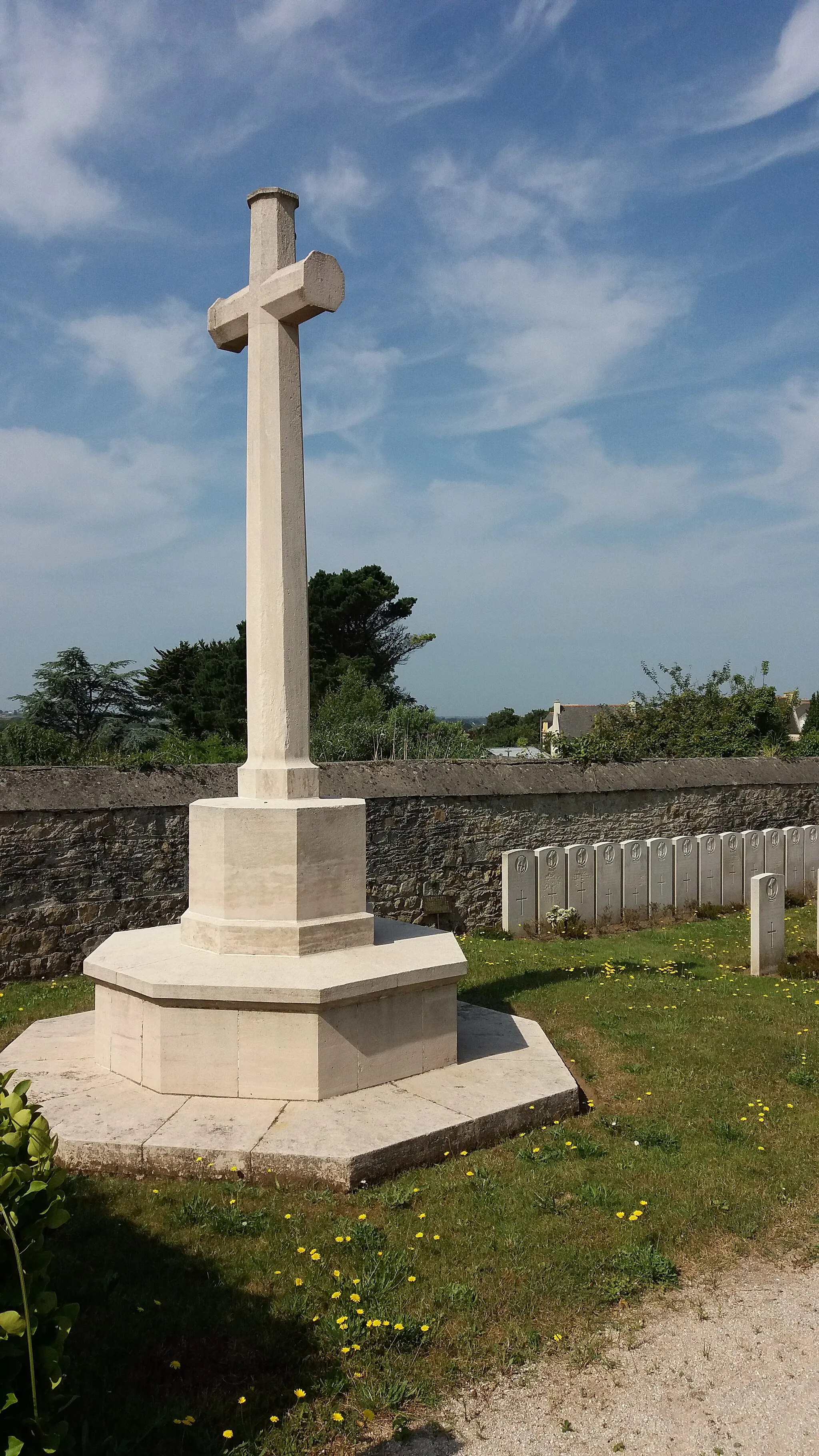 Photo showing: Tombes de guerre du Commonwealth : croix.