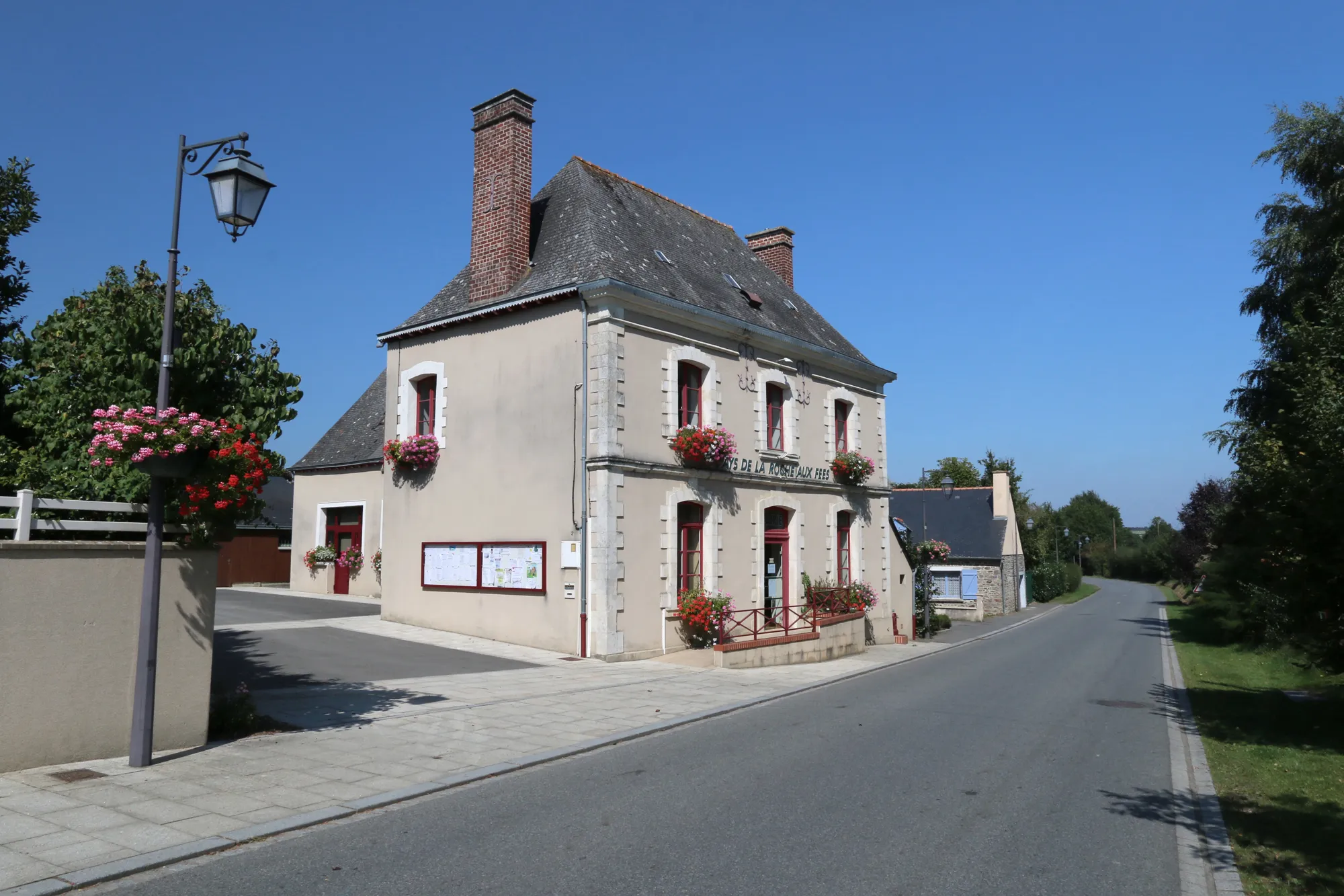 Photo showing: Mairie d'Essé