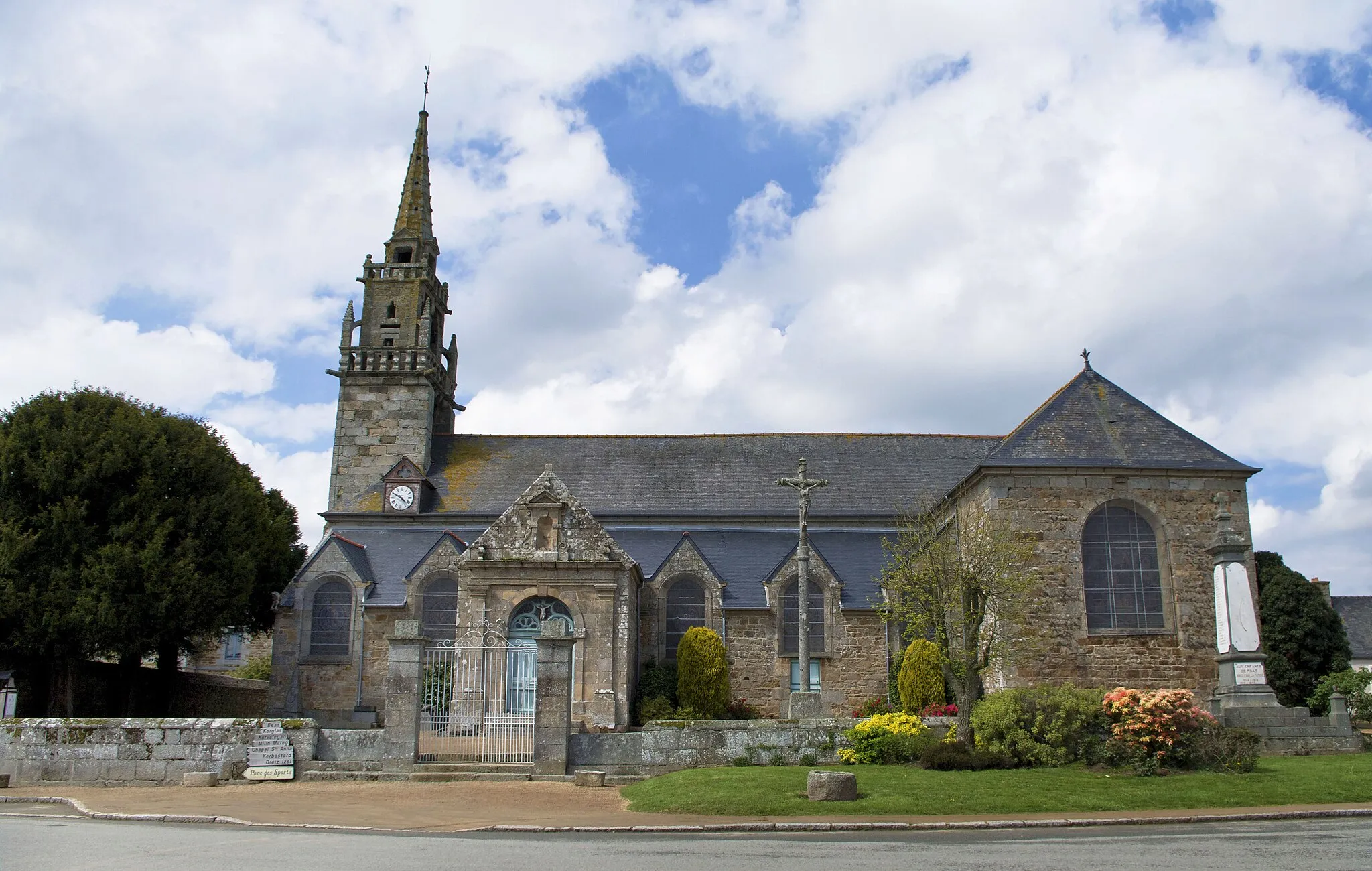 Photo showing: This building is inscrit au titre des monuments historiques de la France. It is indexed in the base Mérimée, a database of architectural heritage maintained by the French Ministry of Culture, under the reference PA00089544 .