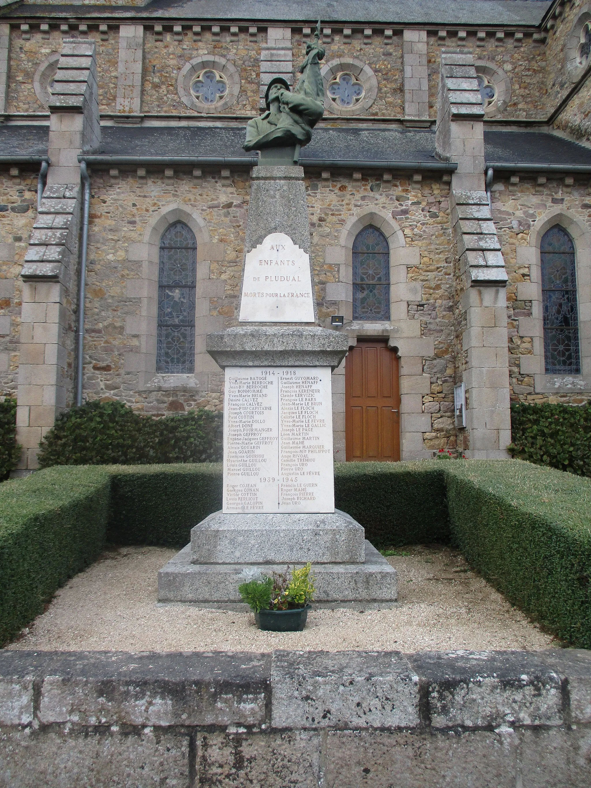 Photo showing: Le monument aux morts de Pludual