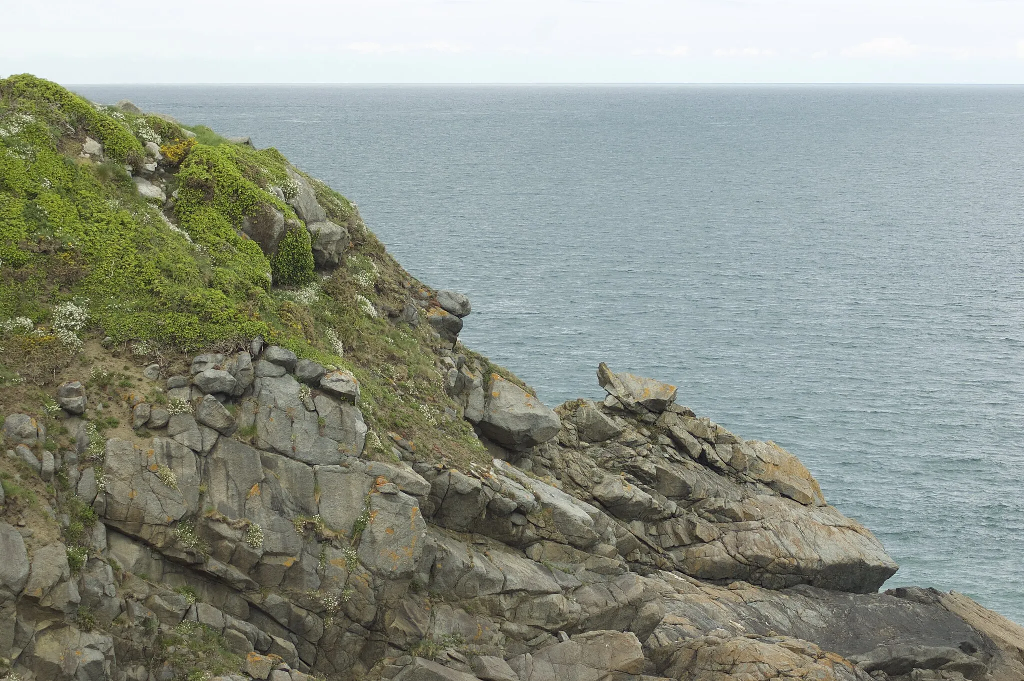 Photo showing: Sur le chemin de randonnée - GR 34