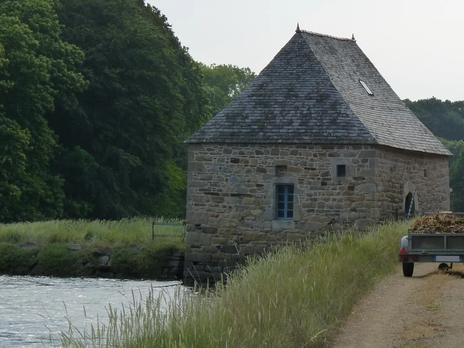 Photo showing: Moulin à mer situé sur la rive gauche du Trieux à Pleudaniel.