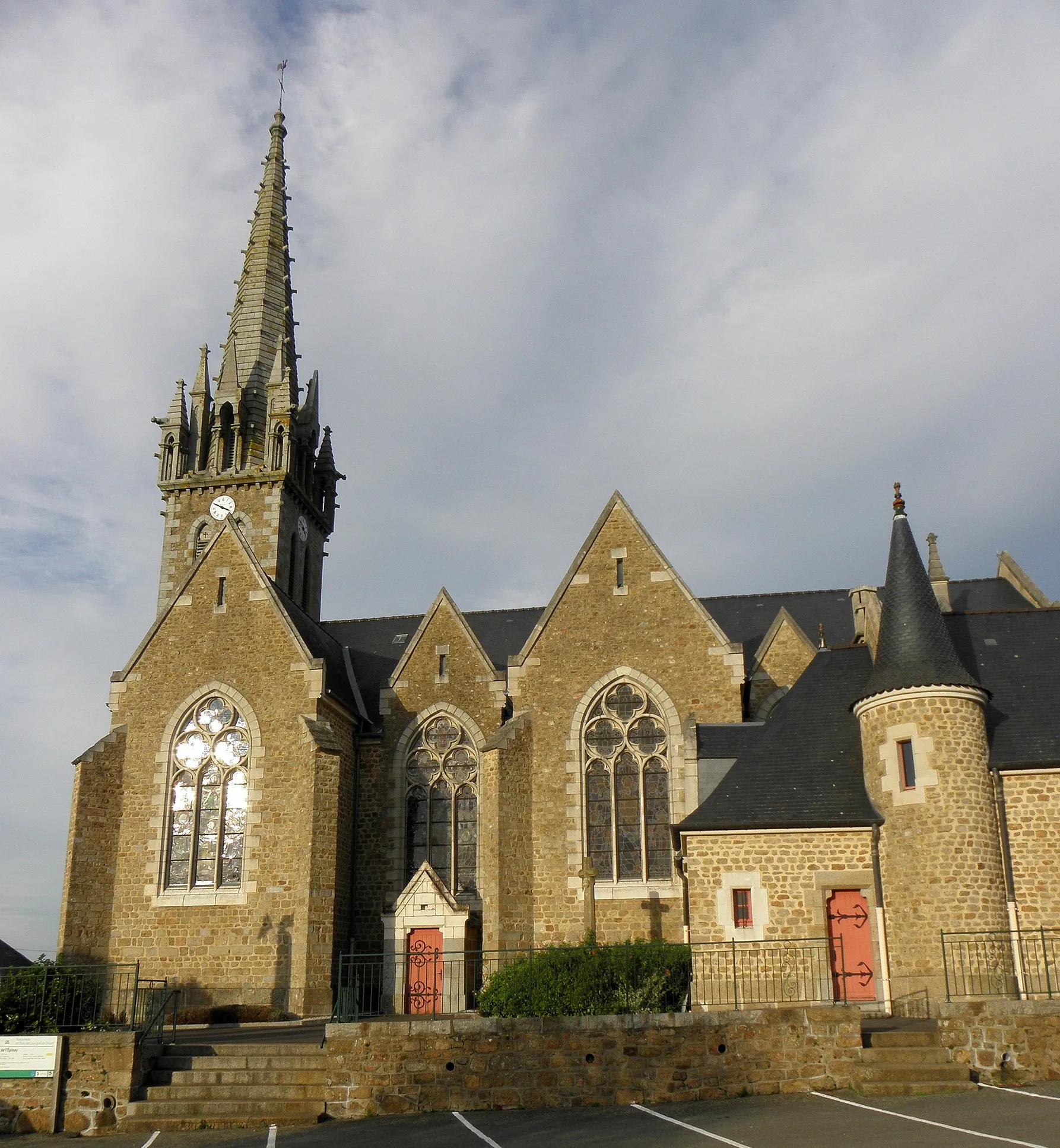 Photo showing: Église Saint-Martin de La Bazouge-du-Désert (35). Flanc sud.