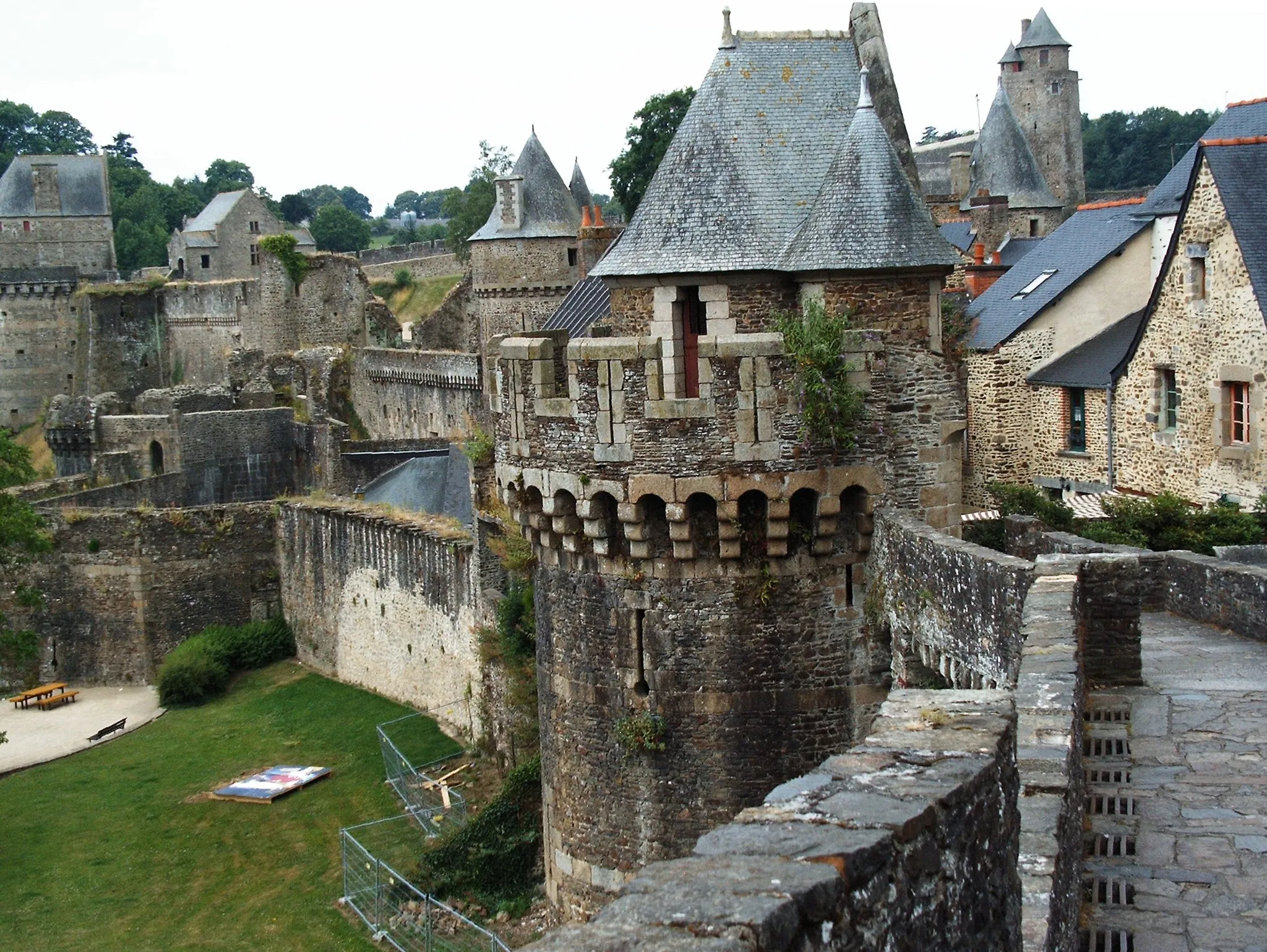 Photo showing: Fougères - Stadtmauer