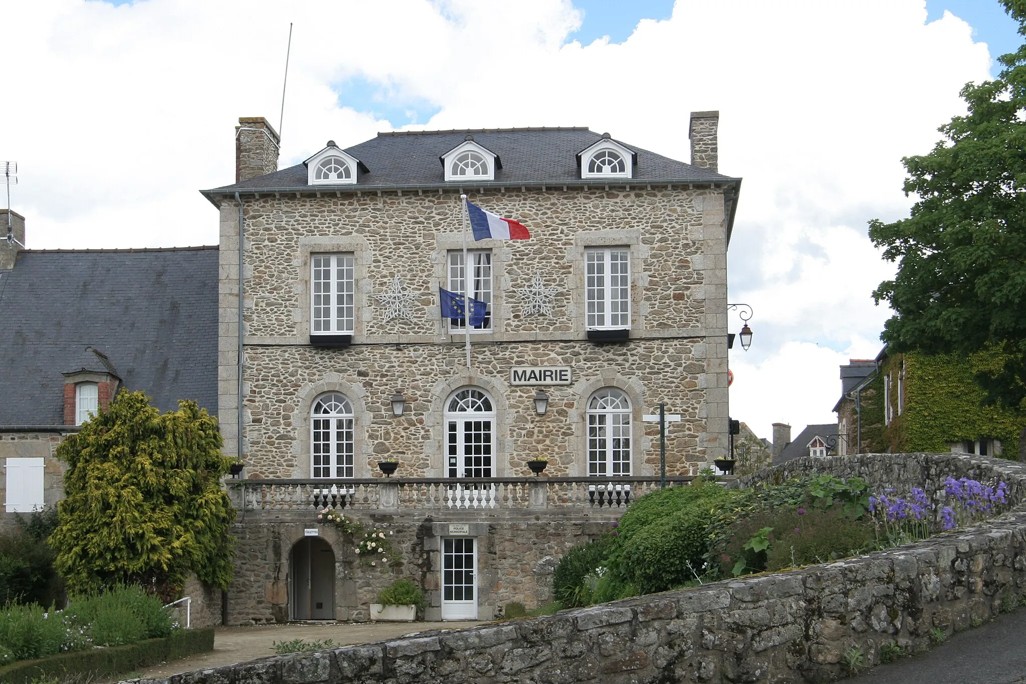 Photo showing: Mairie de Saint-Briac-sur-Mer.