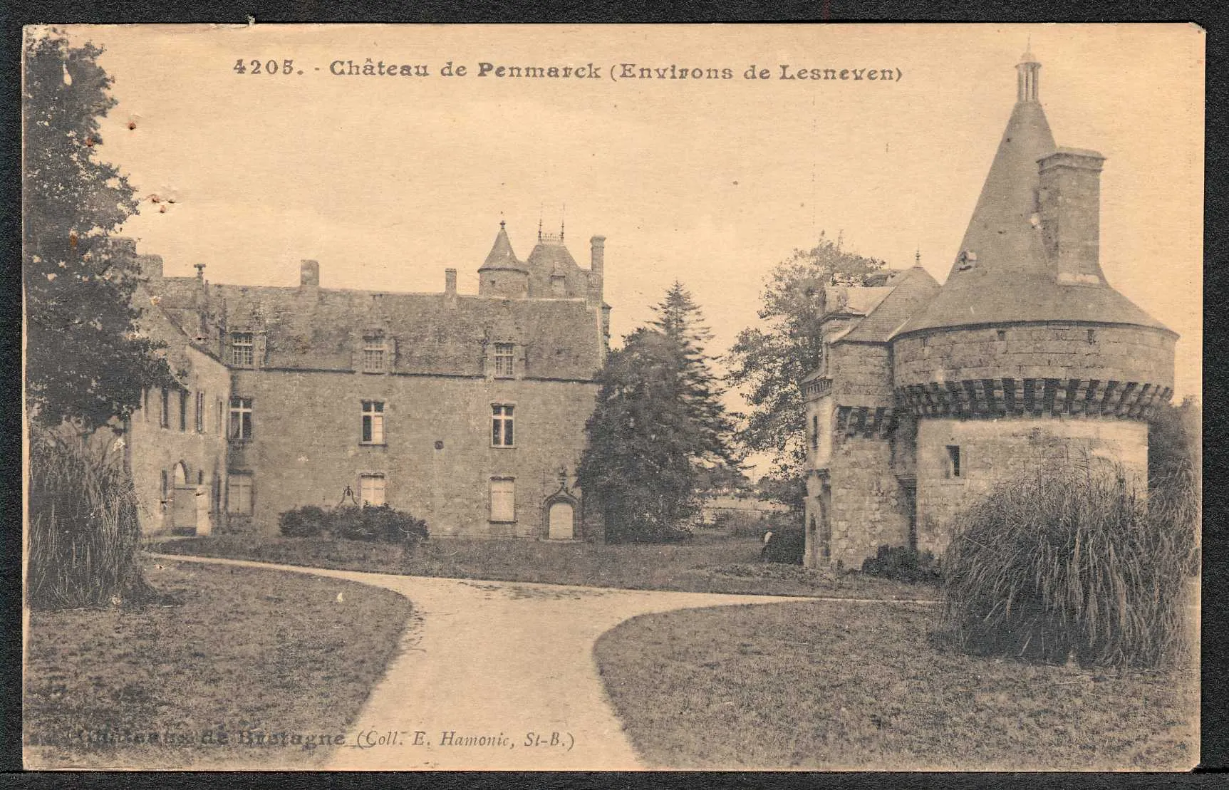 Photo showing: Jardins et château de Penmarc'h, qui fut racheté par la ville de Brest en 1992. Il devint une colonie de vacances et école de plein air pour les enfants brestois.