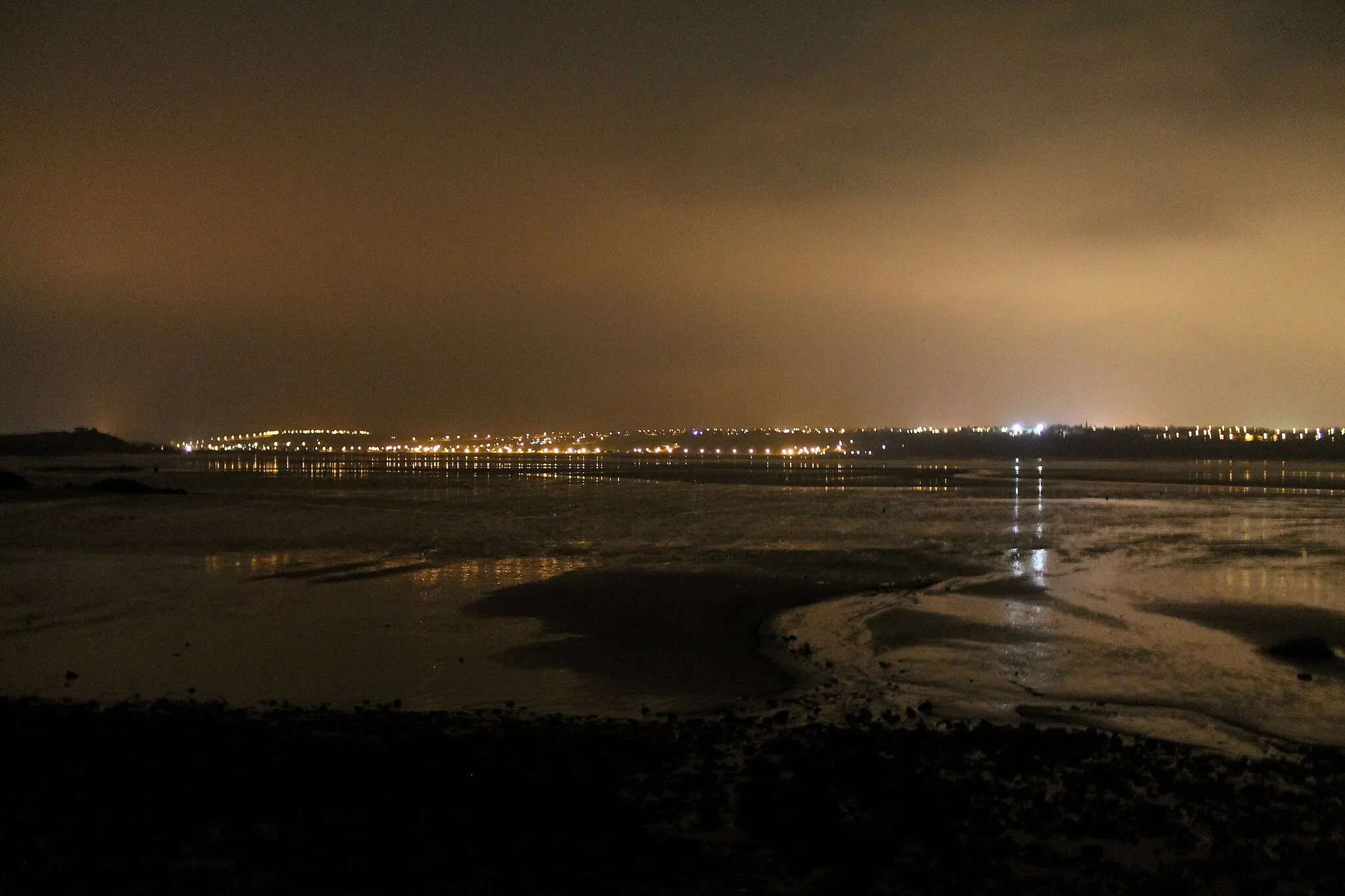 Photo showing: Baie de Saint-Brieuc vue de nuit.