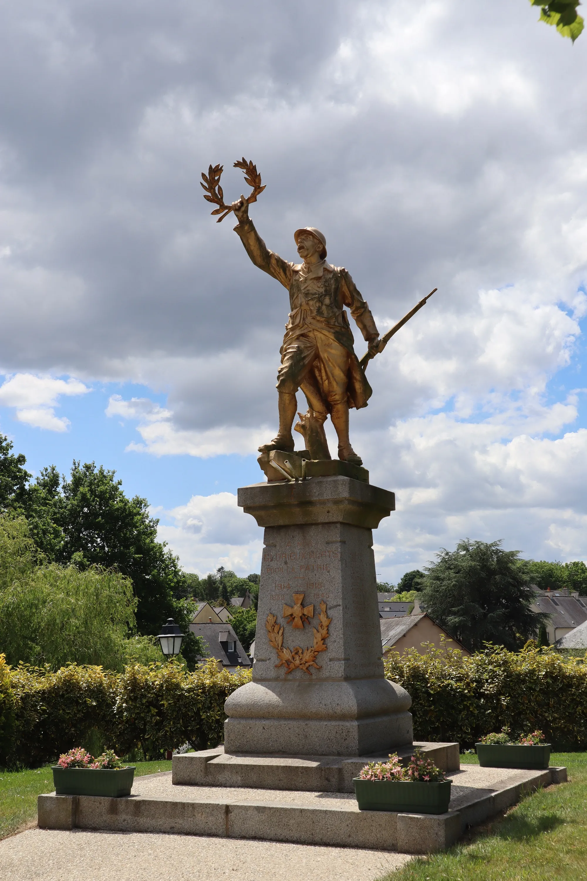 Photo showing: Monument aux morts d'Andouillé-Neuville, Ille-et-Vilaine.