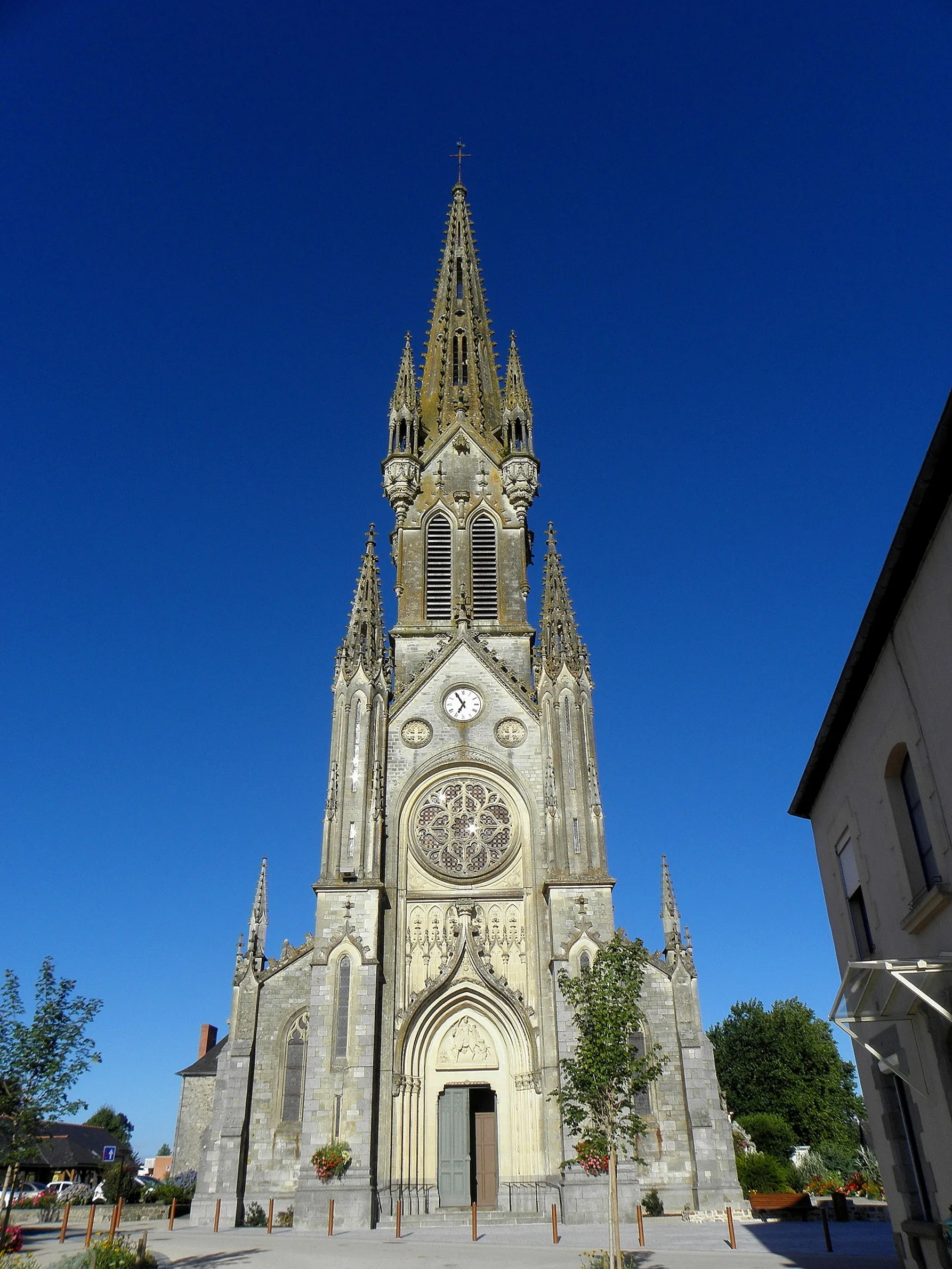 Photo showing: Façade occidentale de l'église Saint-Martin de Balazé (35).