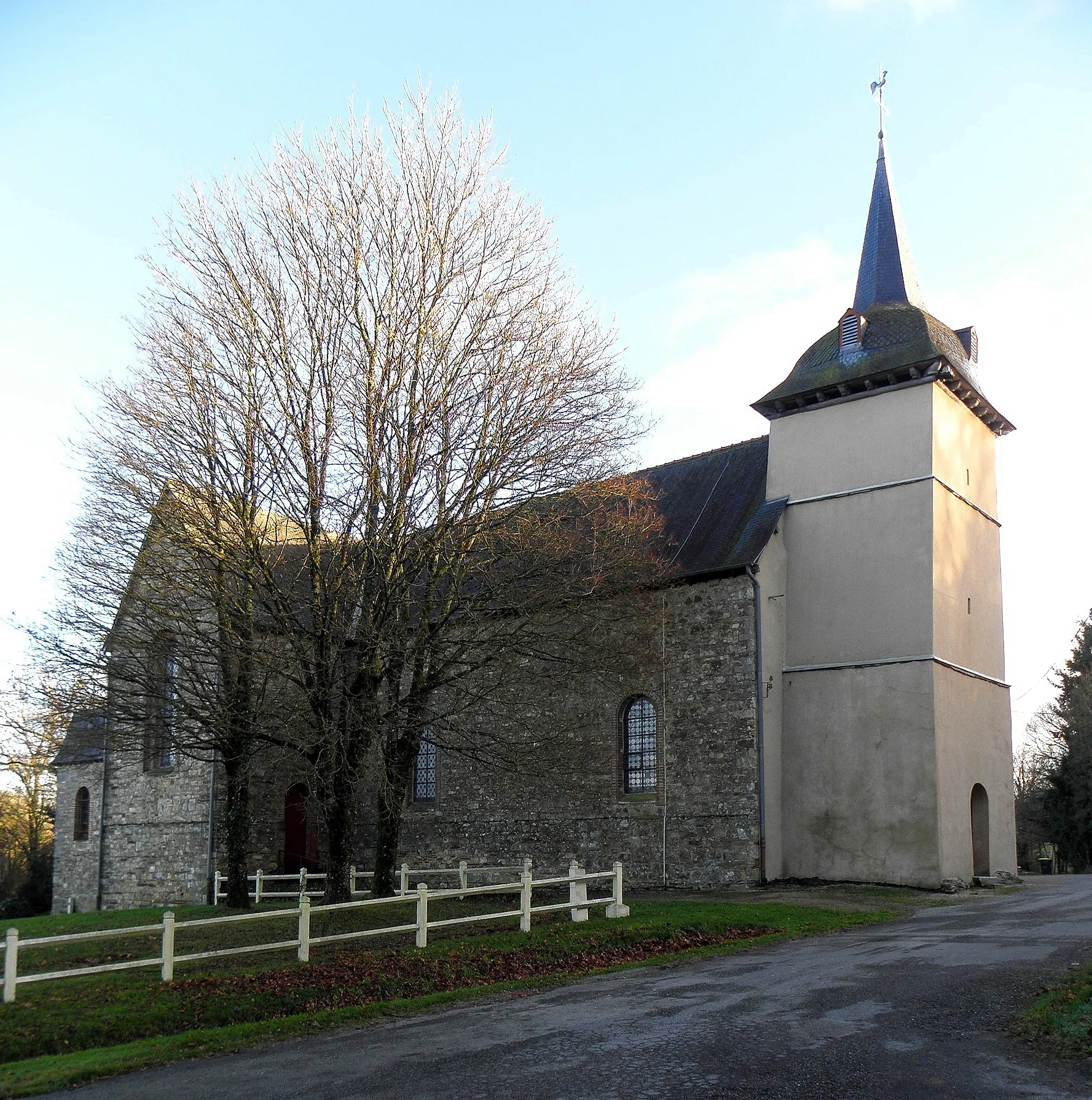 Photo showing: Église Notre-Dame de Bovel (35). Flanc nord.