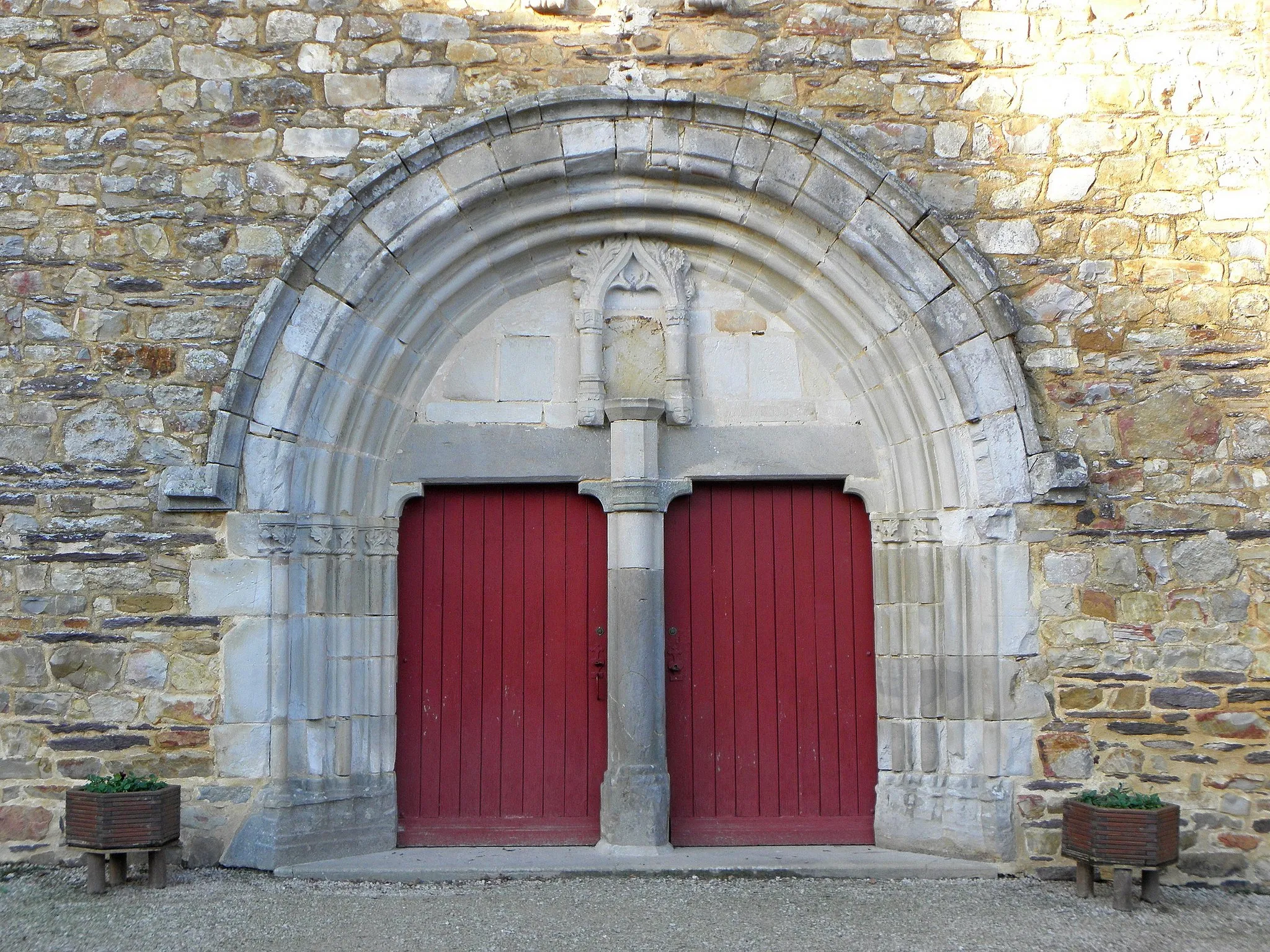 Photo showing: Église Notre-Dame de Bovel (35). Portail sud.