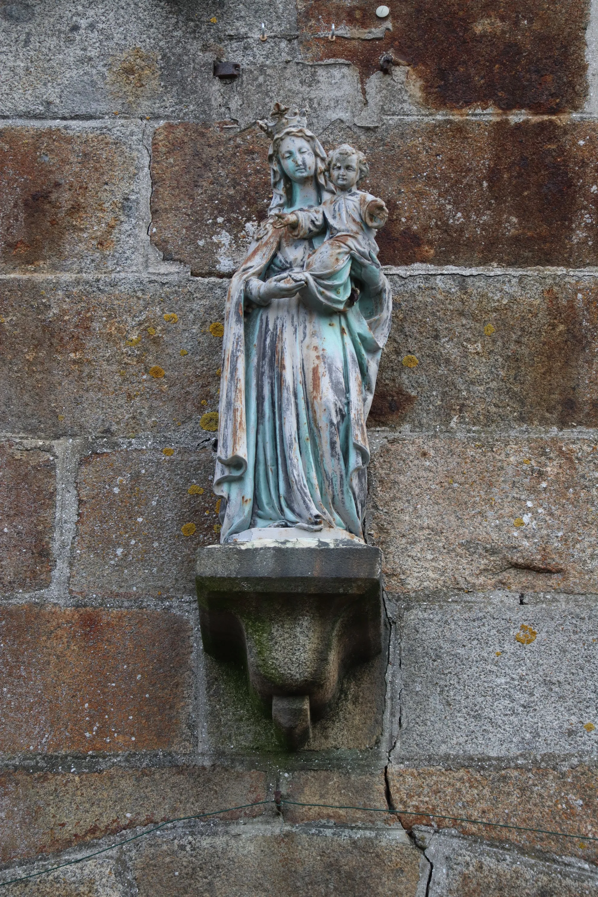 Photo showing: Extérieur de l'église Saint-Pierre de La Boussac (35).