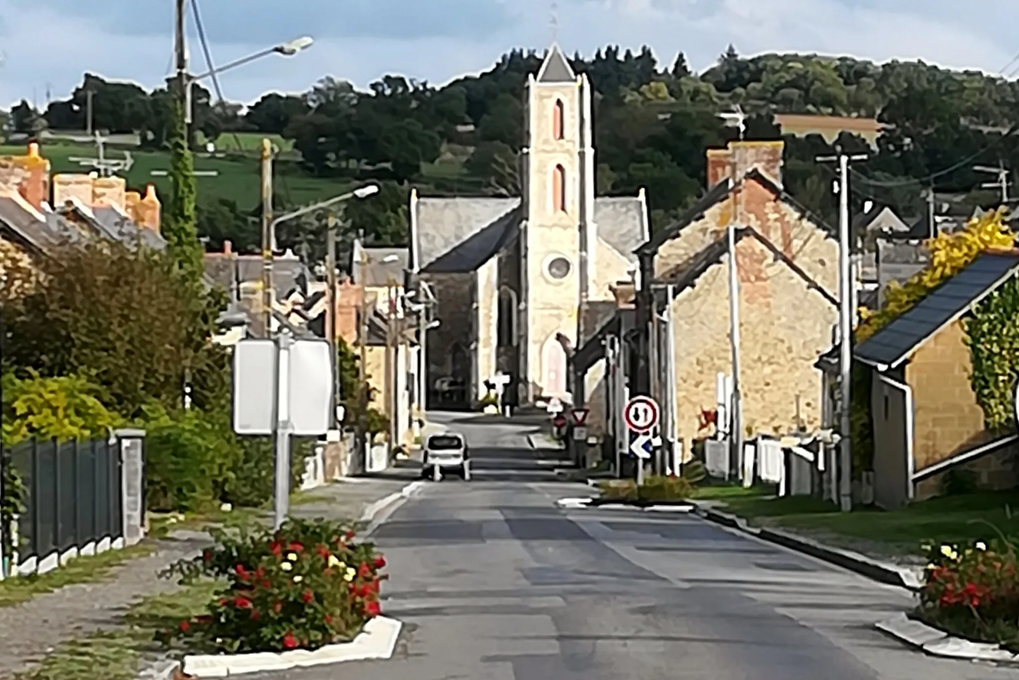 Photo showing: La Bosse-de-Bretagne et son église paroissiale vues depuis la route de Pancé (D 47).