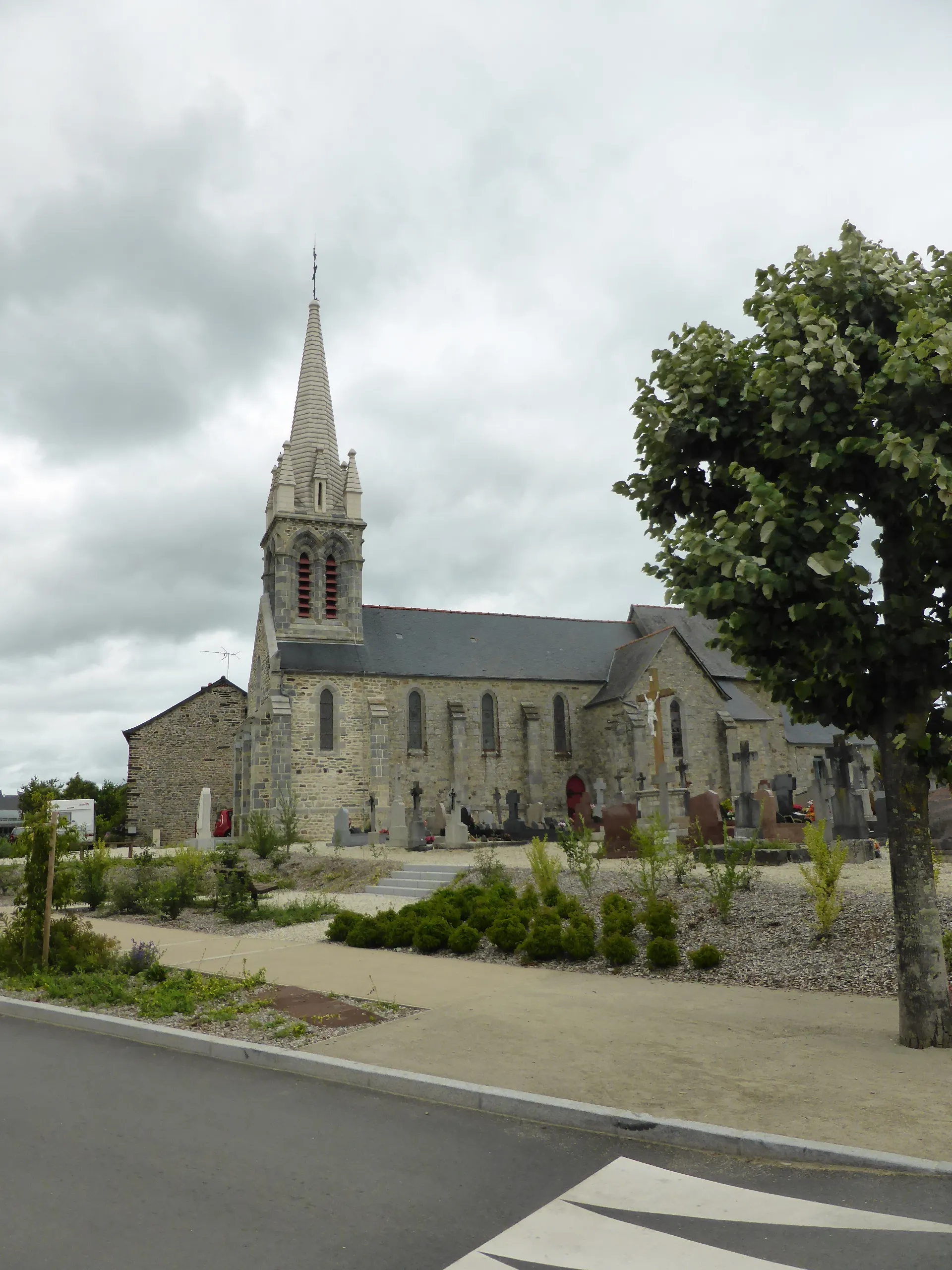 Photo showing: Eglise et cimetière de Landavran