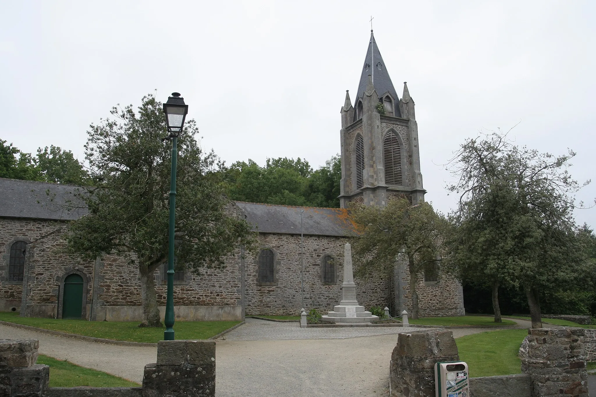 Photo showing: Église Notre-Dame-et-Sainte-Anne de La Ville-ès-Nonais.