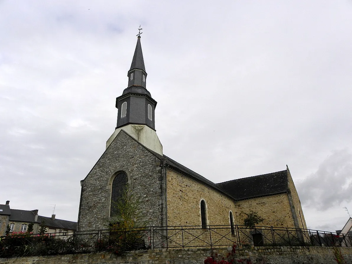 Photo showing: Façade occidental et flanc méridional de l'église Saint-Sulpice à Montreuil-le-Gast (35).