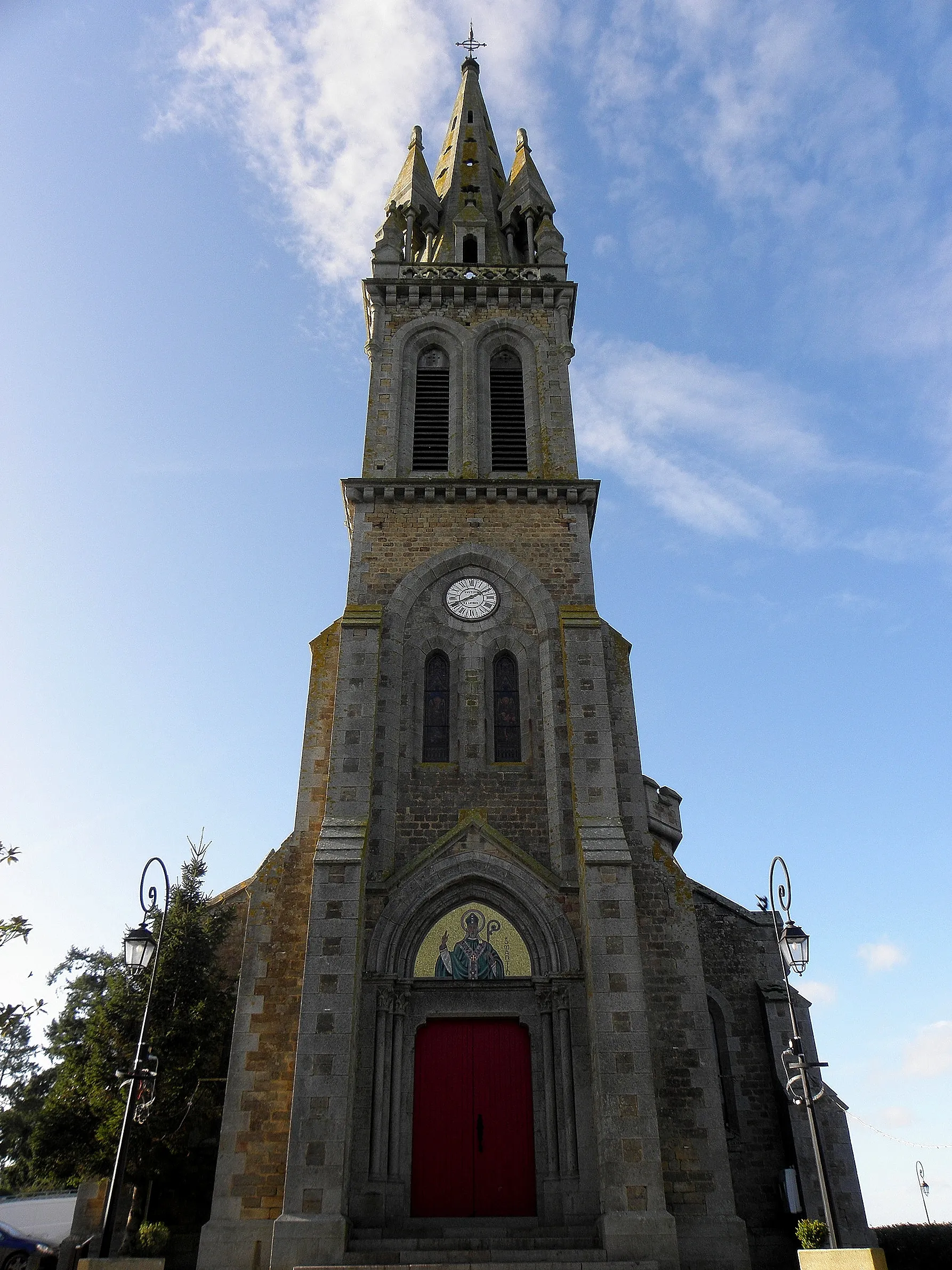 Photo showing: Église Saint-Martin de Mézières-sur-Couesnon (35). Façade principale.