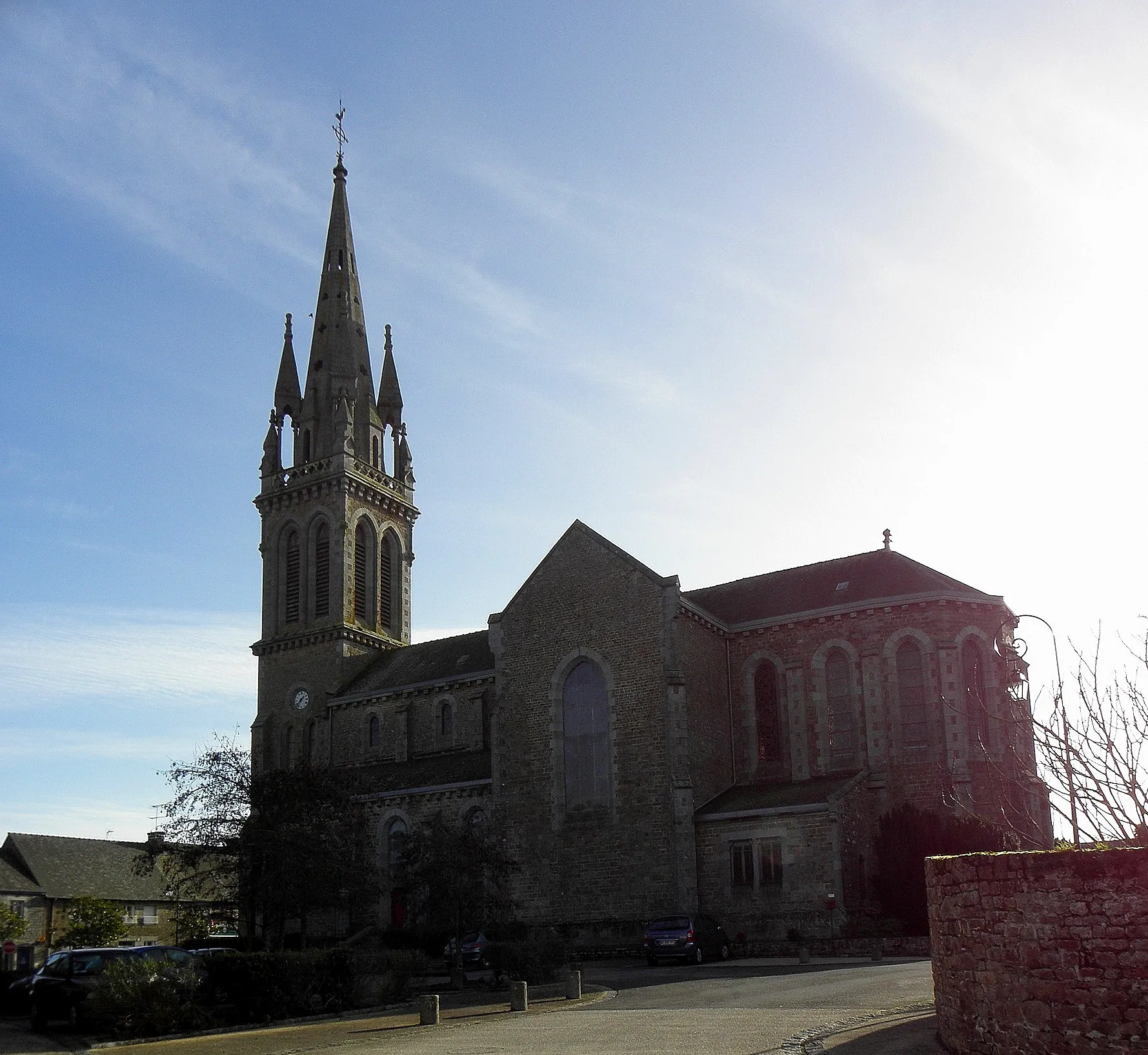 Photo showing: Église Saint-Martin de Mézières-sur-Couesnon (35). Vue septentrionale.
