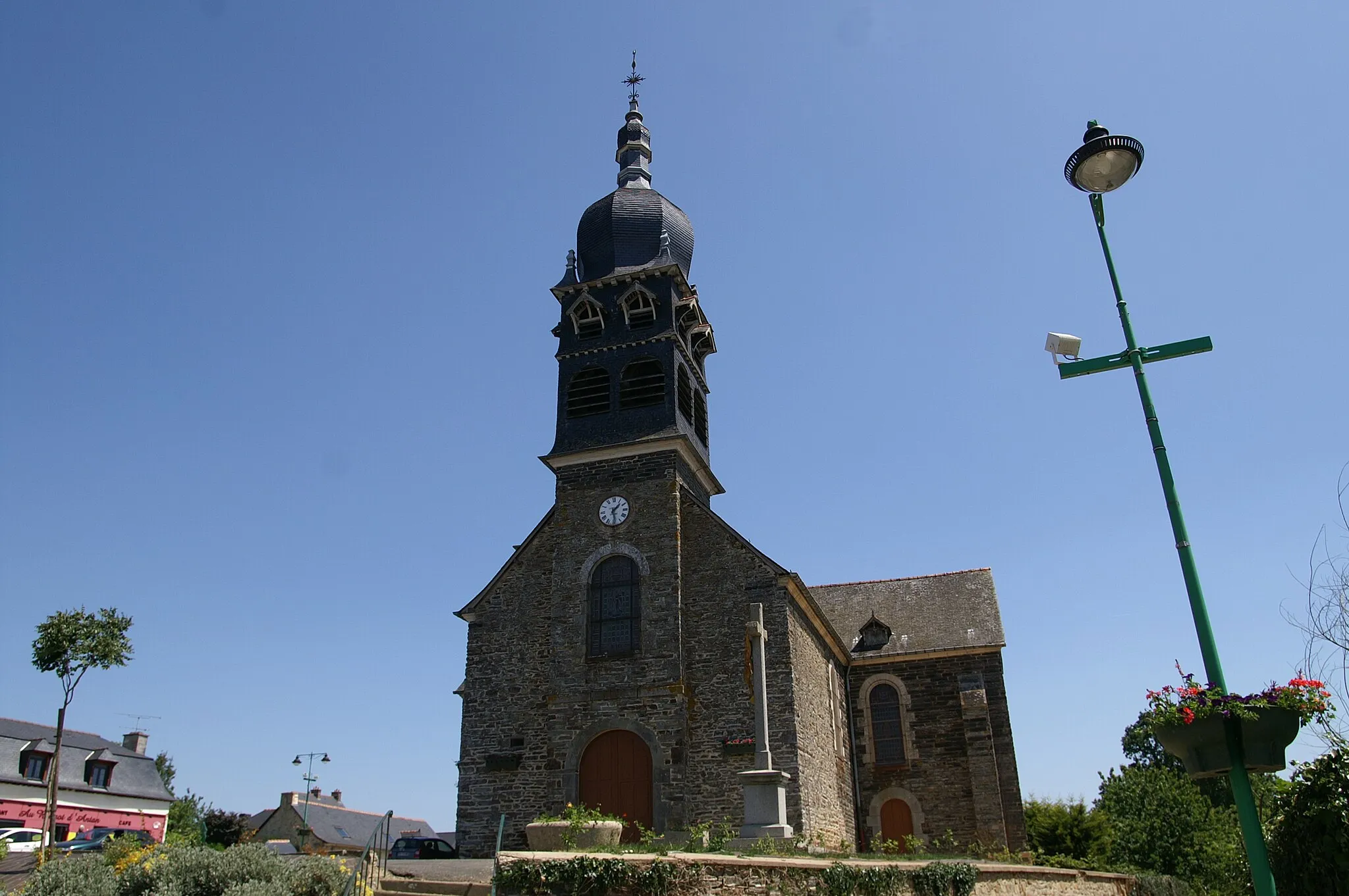 Photo showing: Church of Ossé.