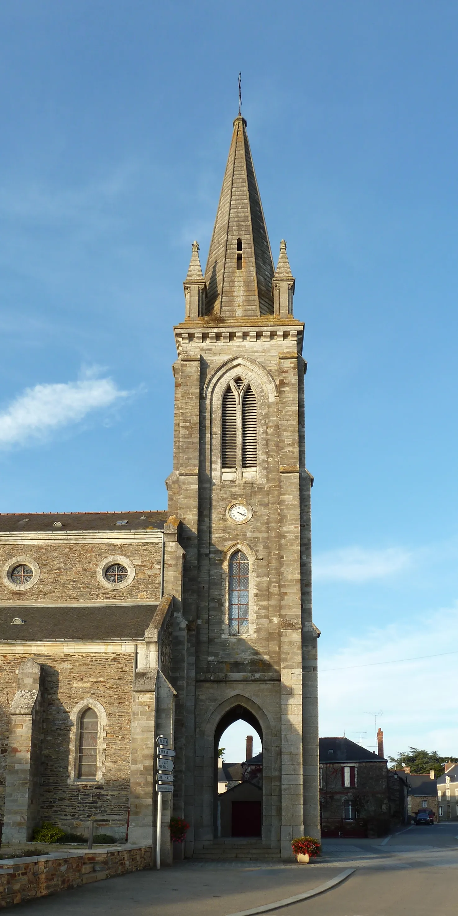 Photo showing: Bell tower of Saint-Andrew church of Renac, Bretagne, France.