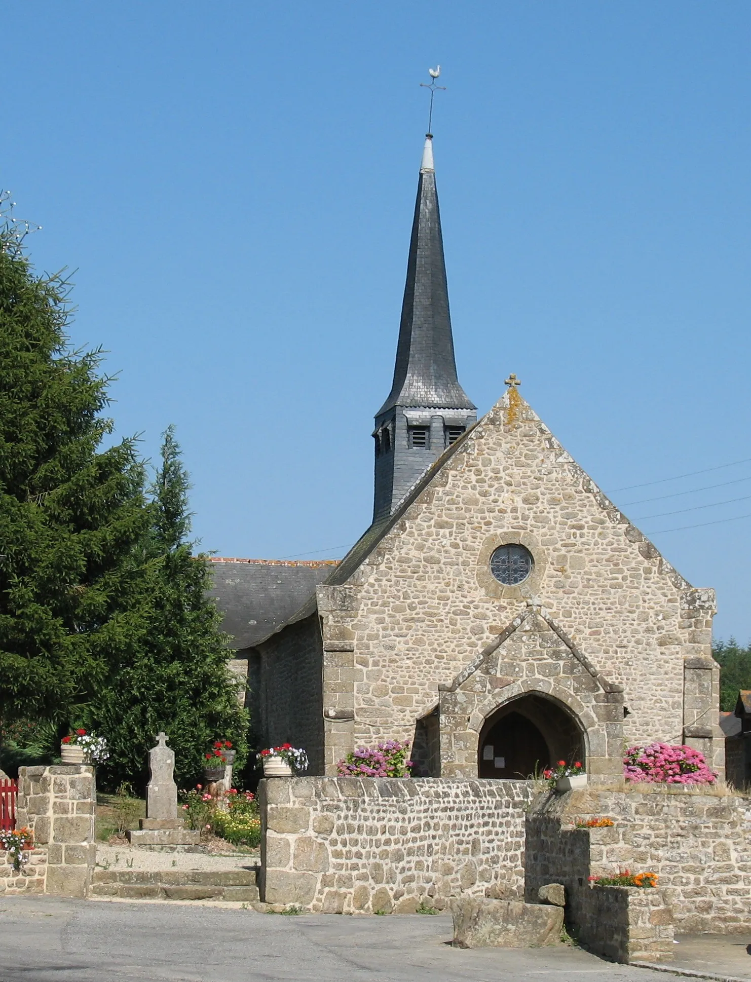 Photo showing: L'église de Saint-Christophe-de-Valains.