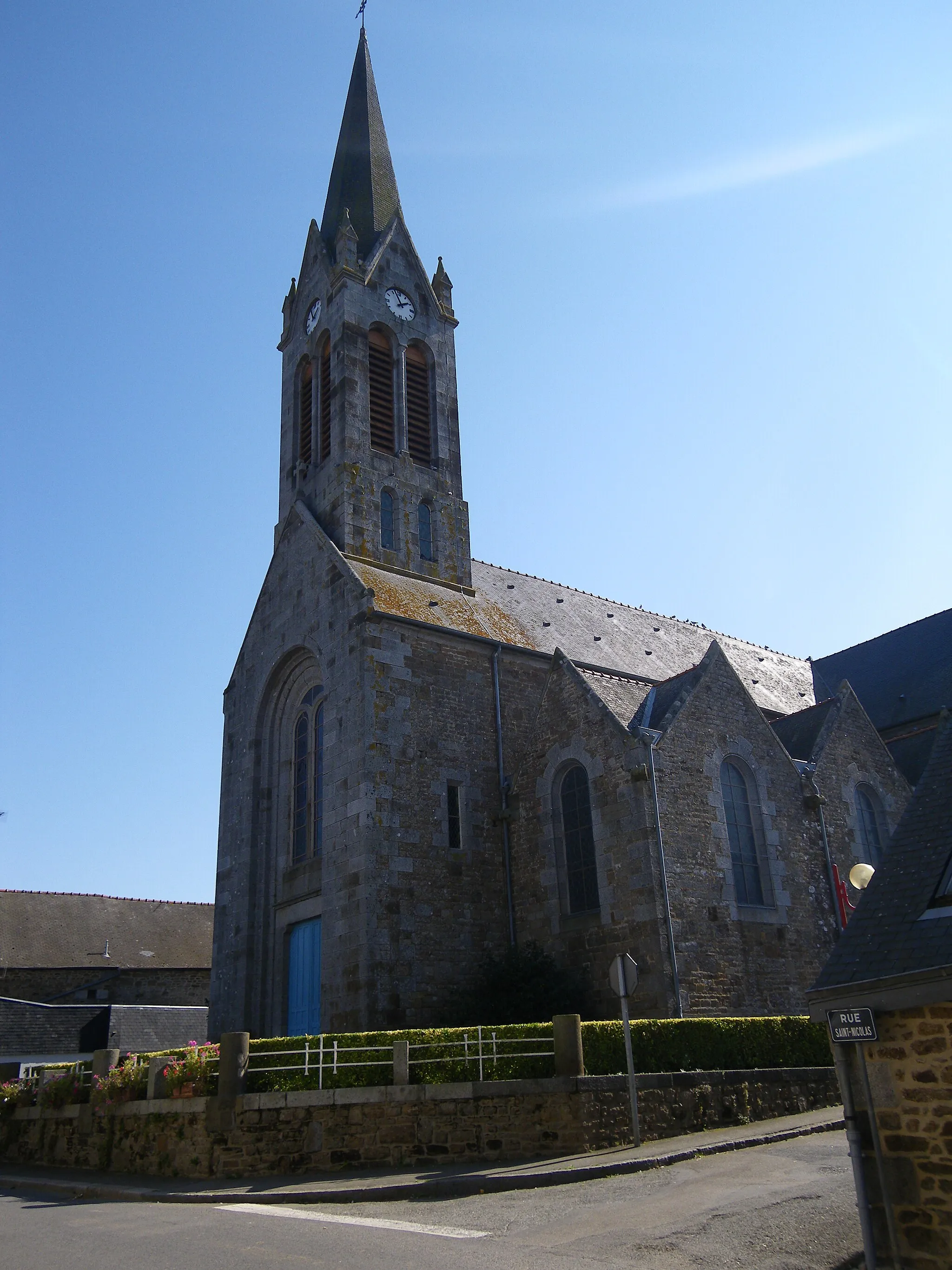 Photo showing: L'église de Sens-de-Bretagne (35).