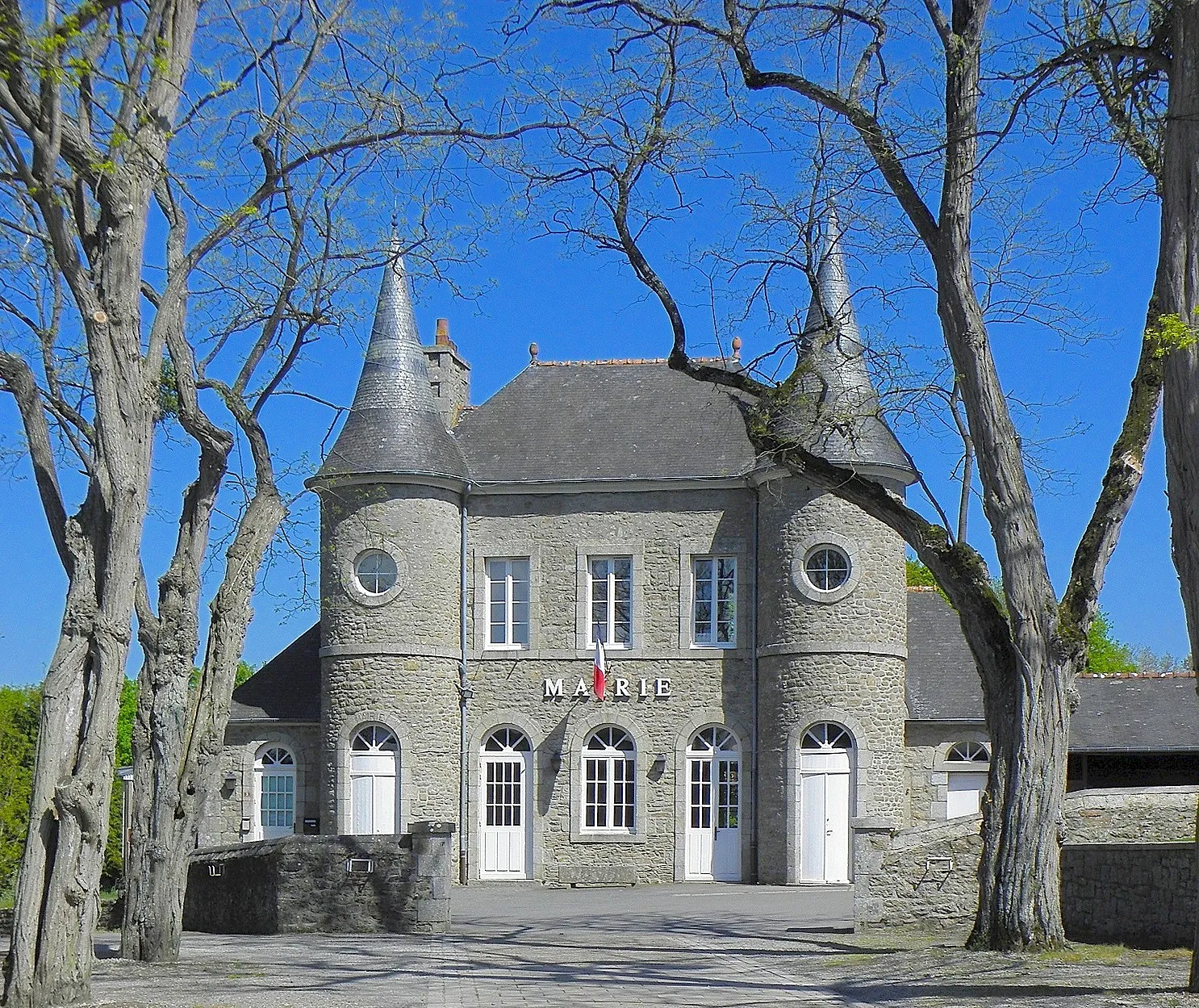 Photo showing: Mairie de Bobital (22).