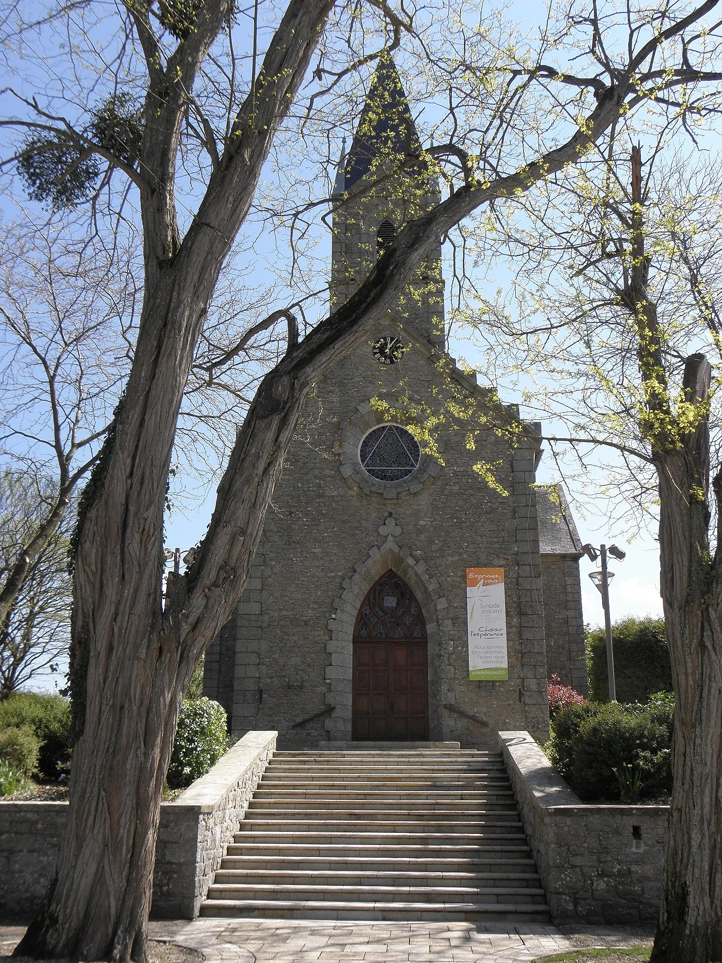 Photo showing: Église Saint-Samson de Bobital (22). Façade occidentale.