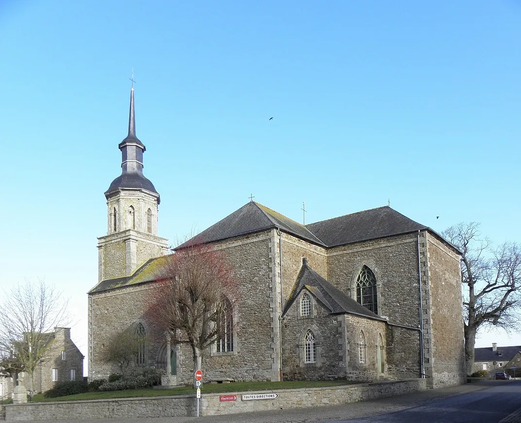 Photo showing: Église Saint-Nicodème de Bourseul (22). Flanc sud.