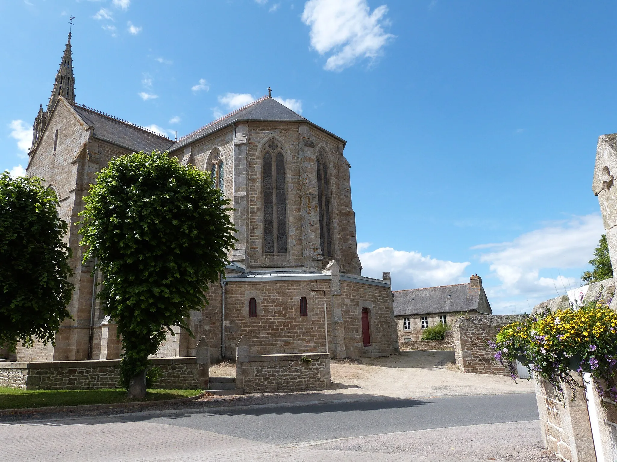 Photo showing: Chevet de l'église Notre-Dame de Bréhand