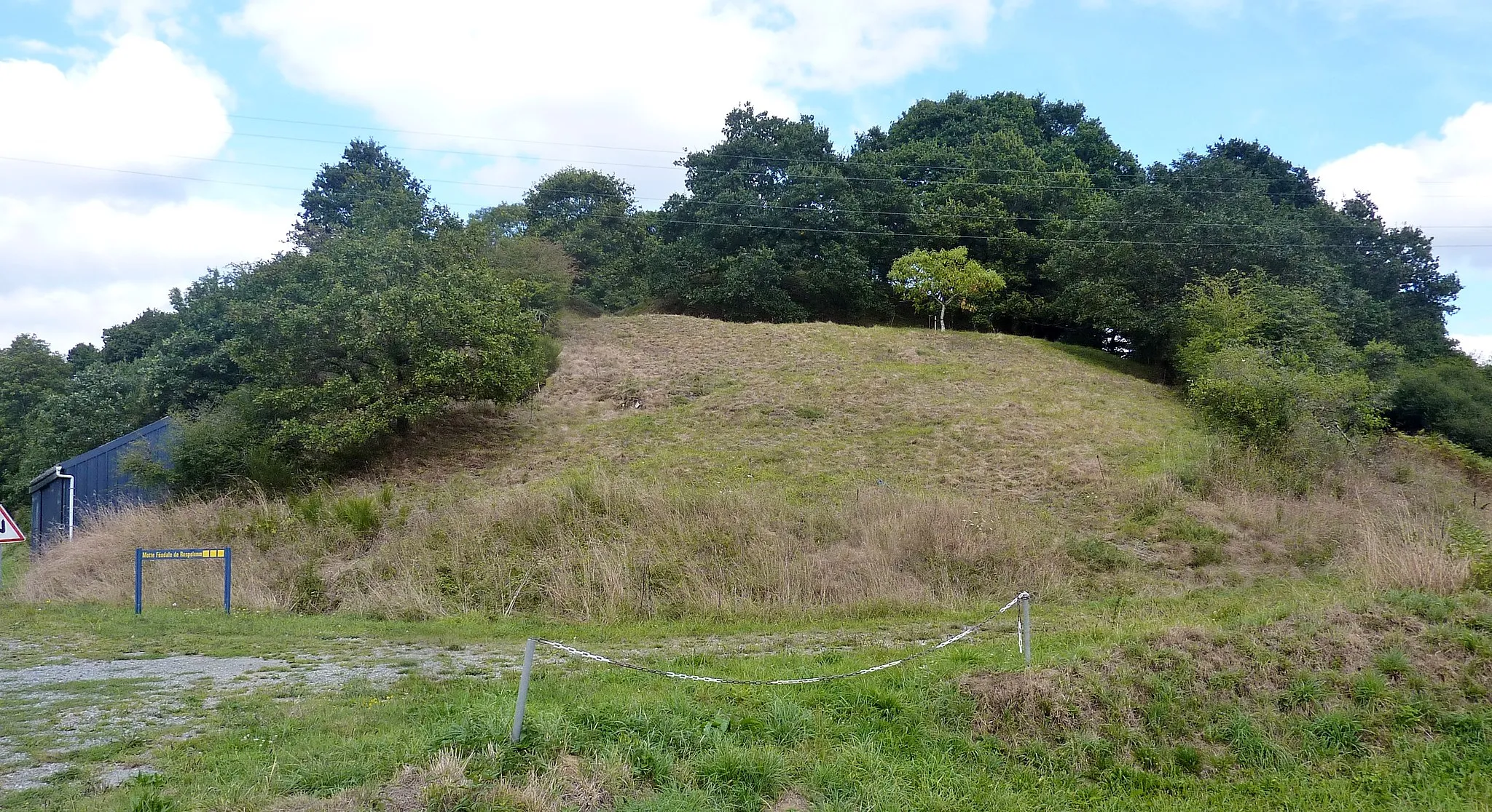 Photo showing: Carnoët : la motte féodale de Rospellem (Rospelemm).