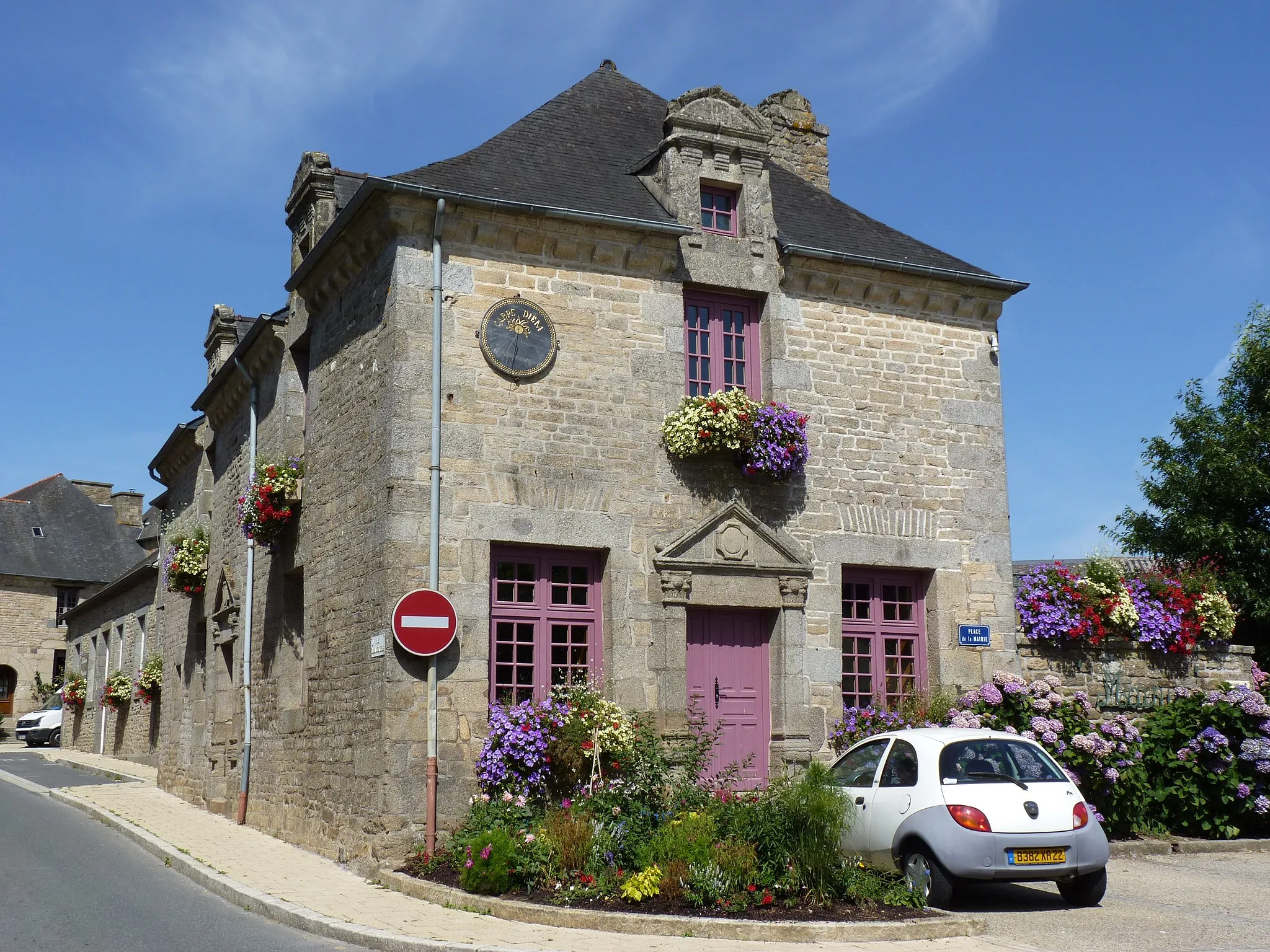 Photo showing: Maison du 17ème siècle. Aujourd'hui mairie de Collinée.