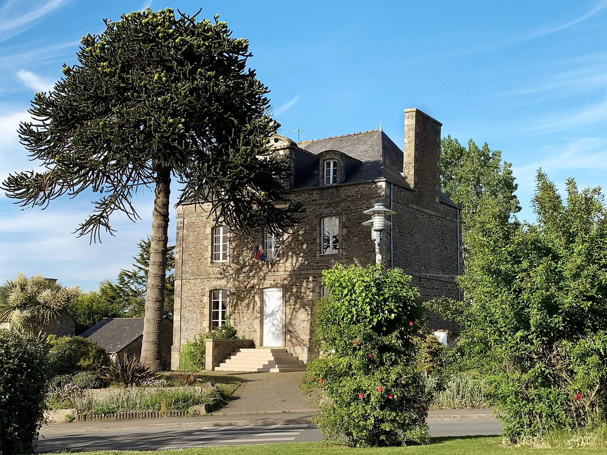 Photo showing: Mairie de Languenan dans les Côtes d'Armor.