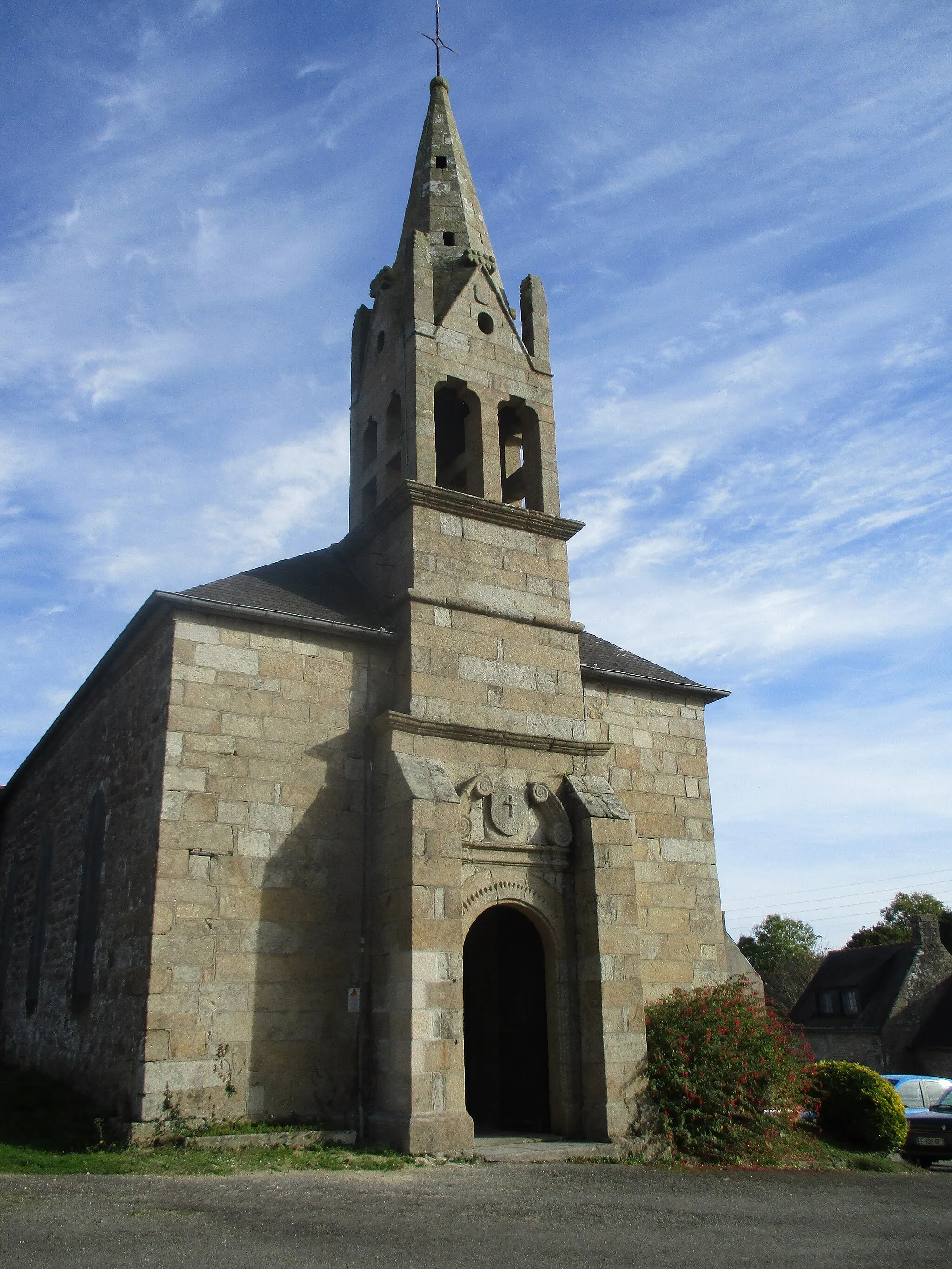 Photo showing: L'église Saint-Gwenaël de Lescouët-Gouarec