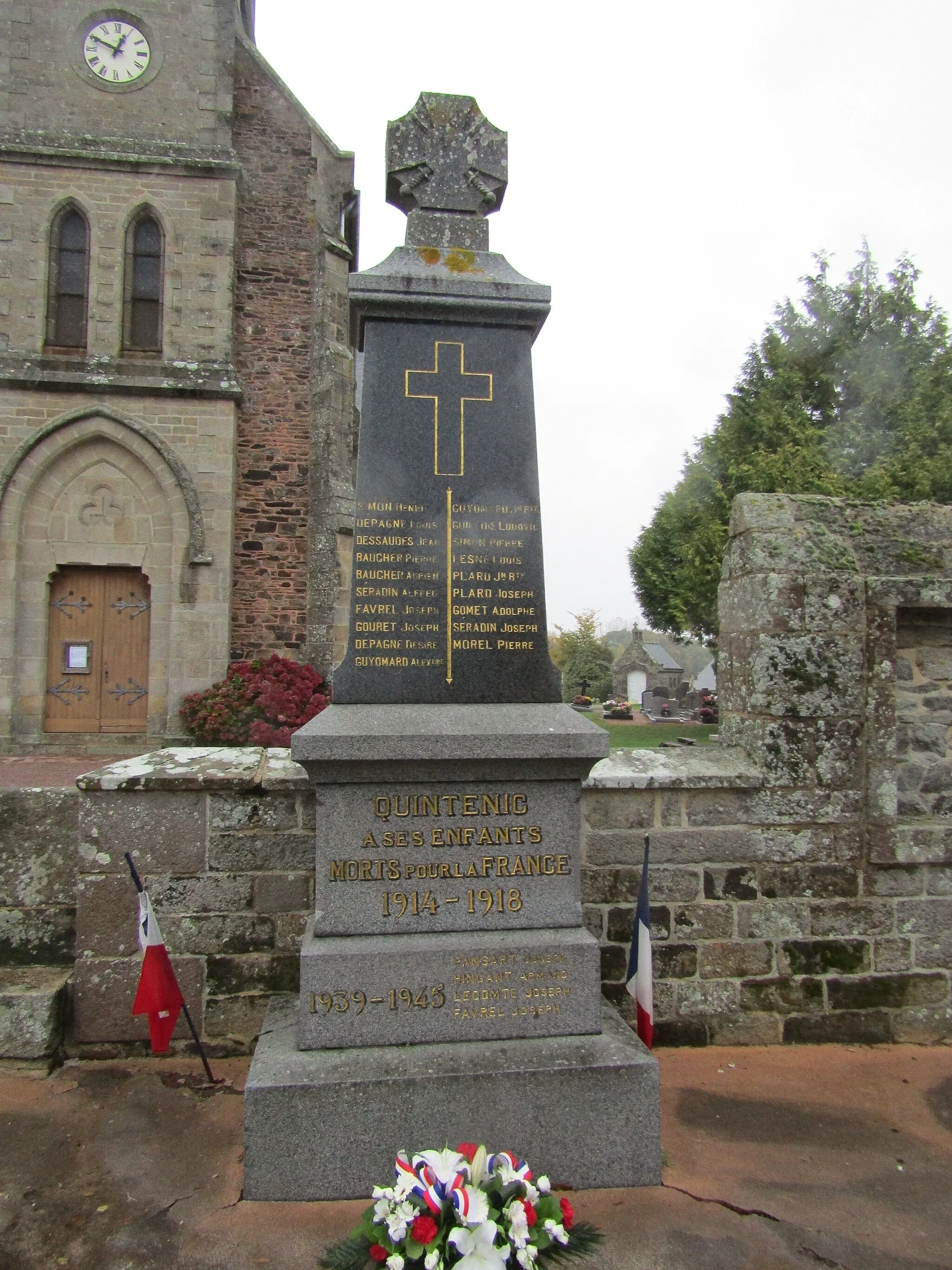 Photo showing: Monument aux morts de Quintenic