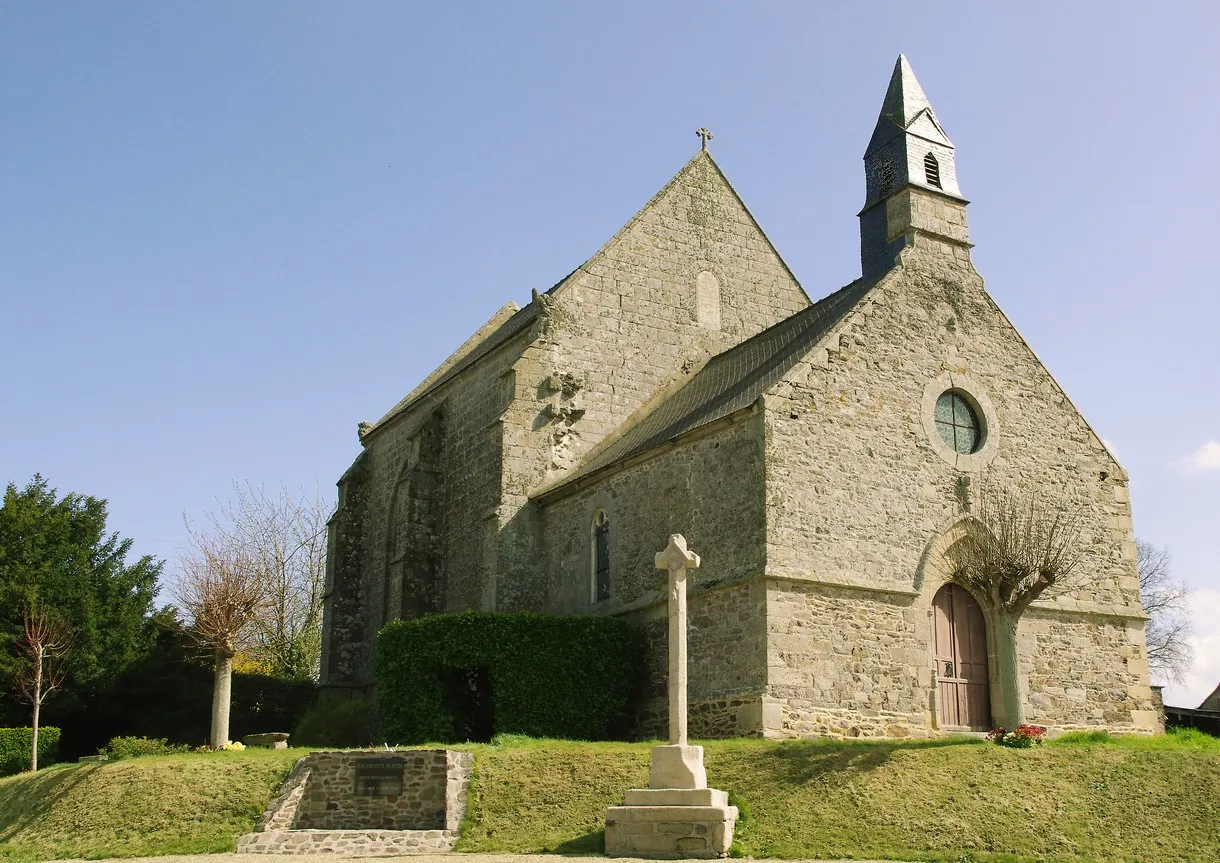 Photo showing: La chapelle Notre-Dame-de-Hirel, dans les Côtes d'Armor, en 2012.