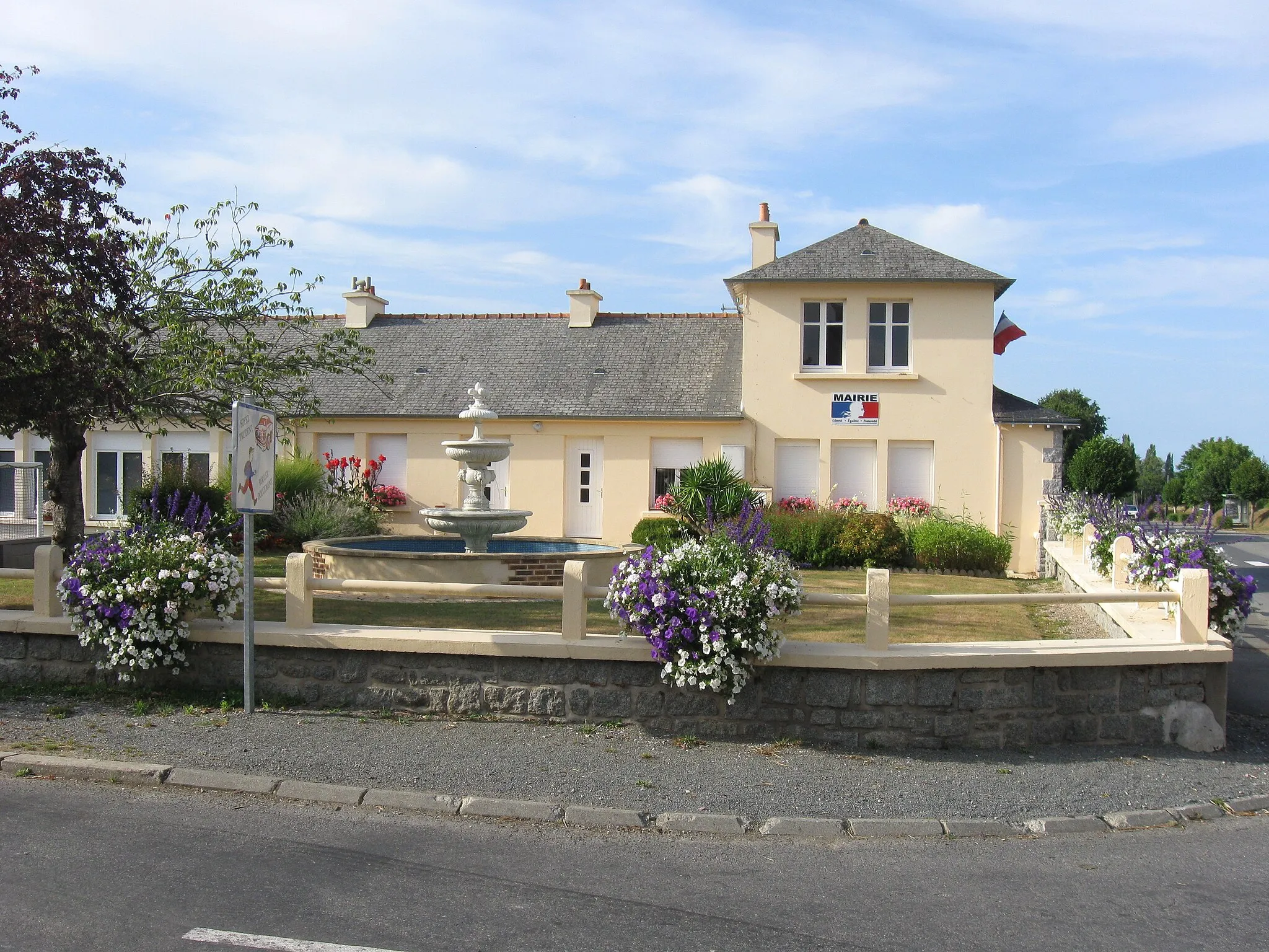 Photo showing: Mairie de Ruca. (Côtes-d'Armor, région Bretagne).