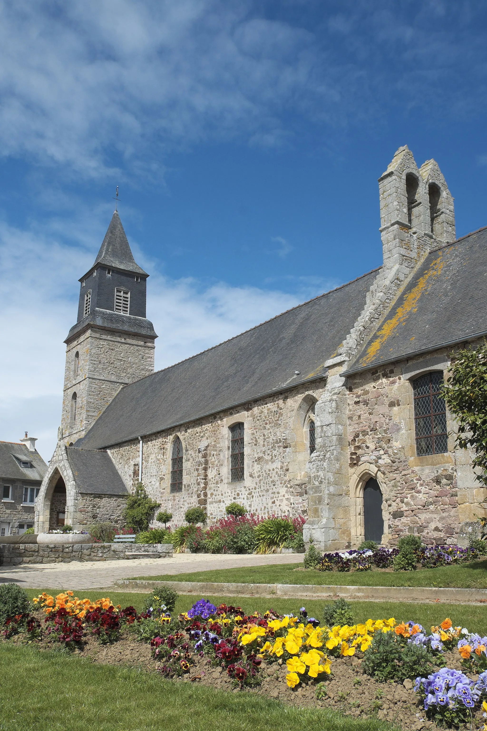 Photo showing: Katholische Kirche Saint-Pierre in Plurien im Département Côtes-d’Armor (Region Bretagne/Frankreich)