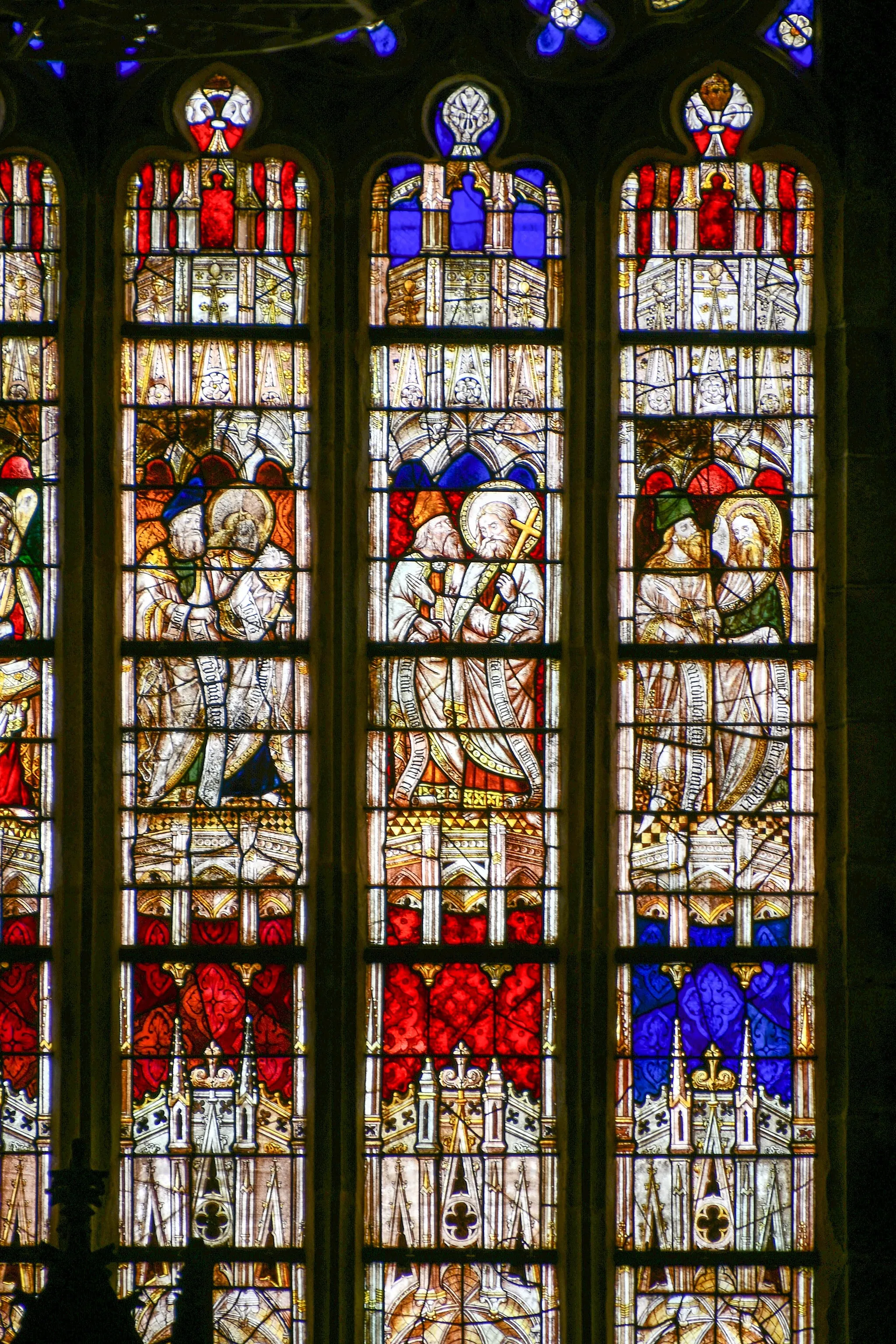 Photo showing: Verrière de l'église Saint-Pierre