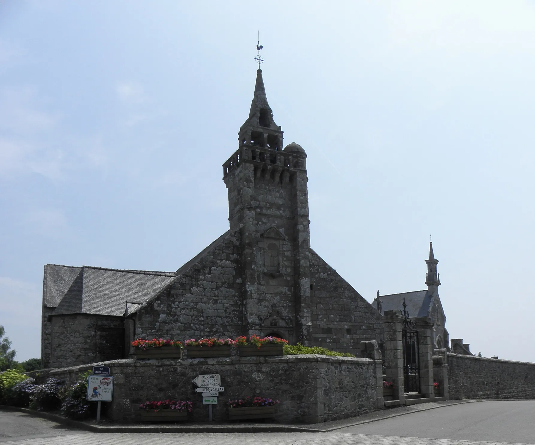 Photo showing: Église Saint-Gilles de Saint-Gilles-les-Bois (22). Façade occidentale.