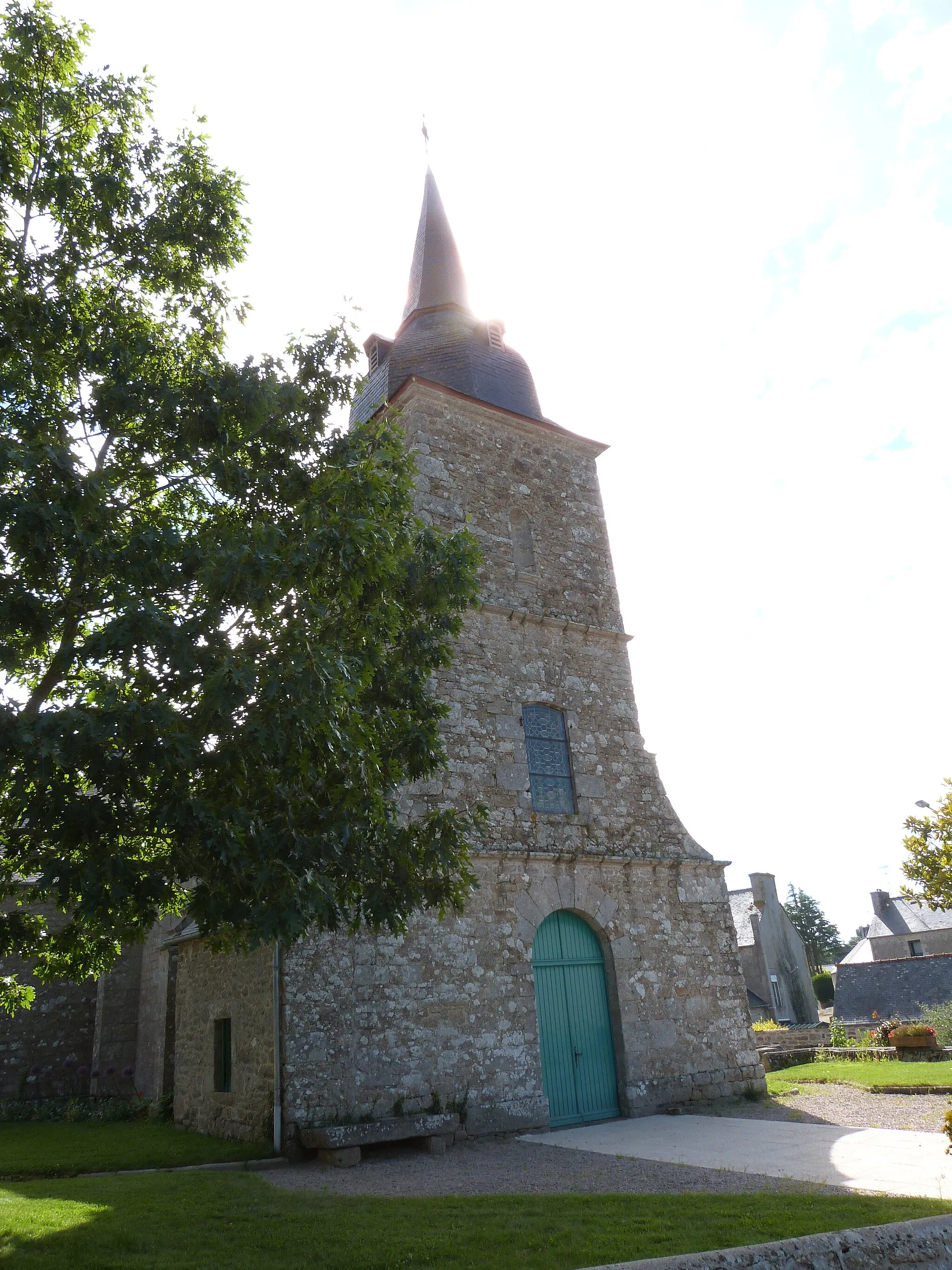 Photo showing: Façade de l'église Saint-Etienne du village de Saint-Glen