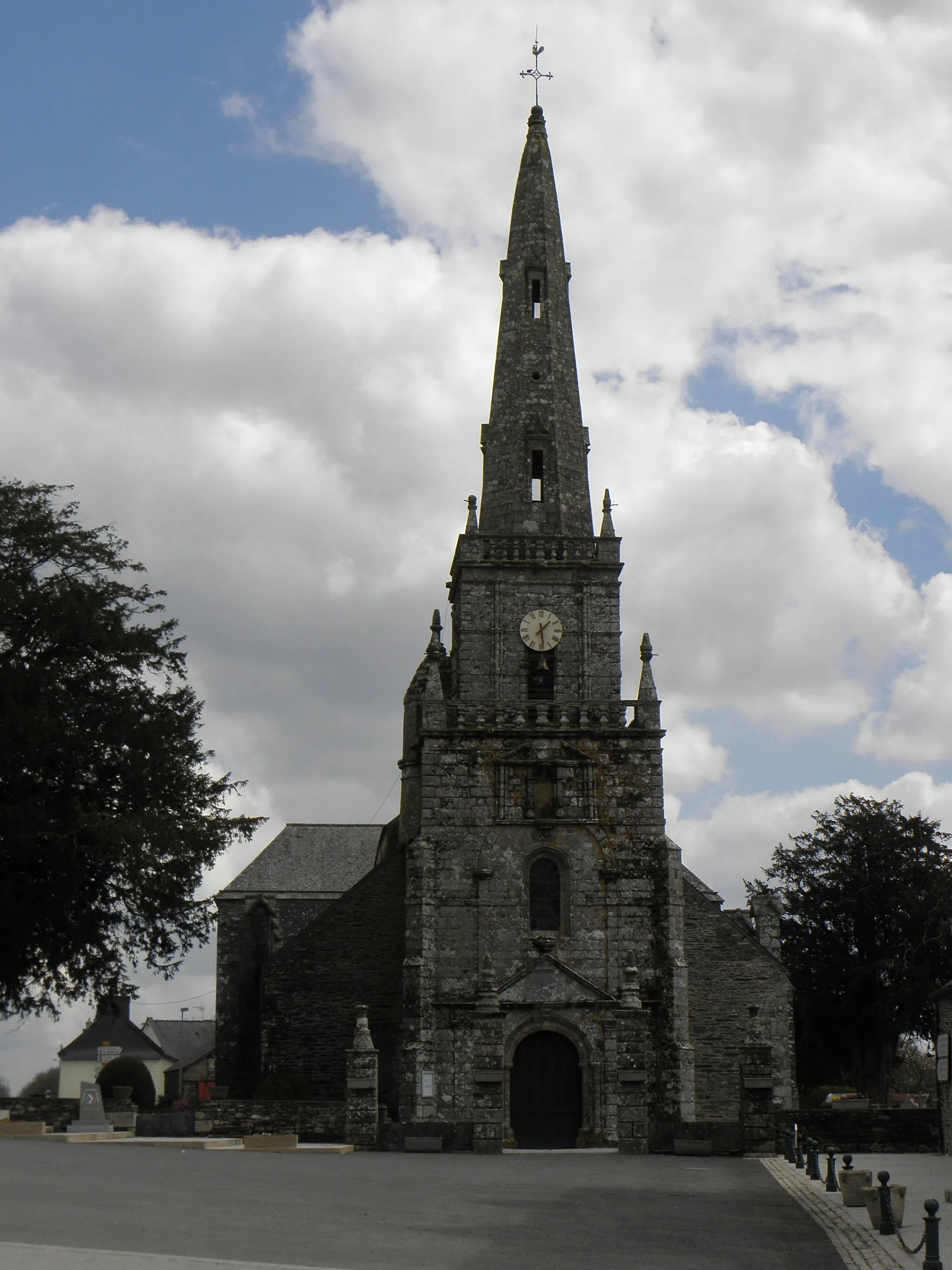 Photo showing: Clocher de l'église de Saint-Mayeux (22).