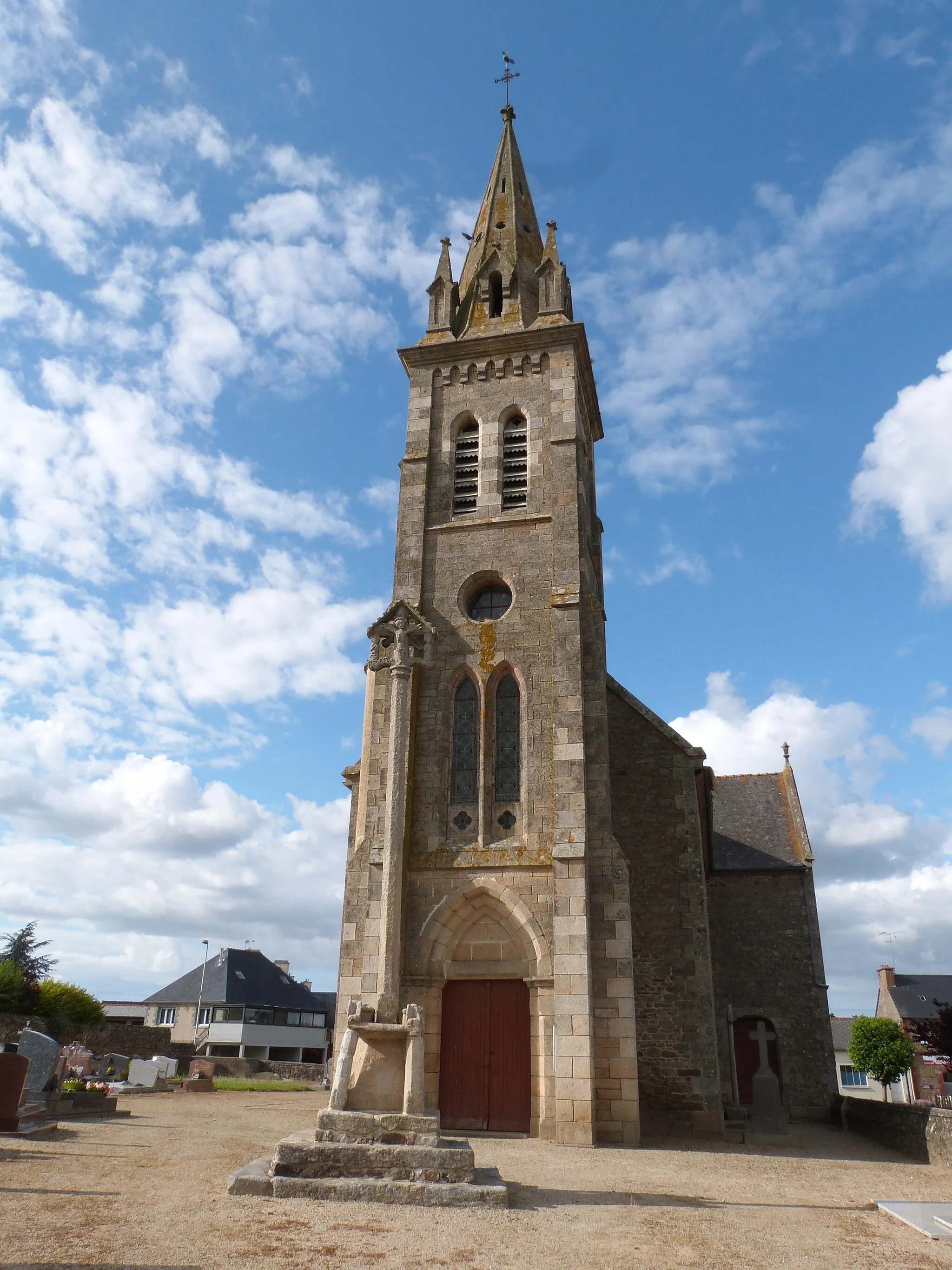 Photo showing: Eglise Saint-Rieul et croix