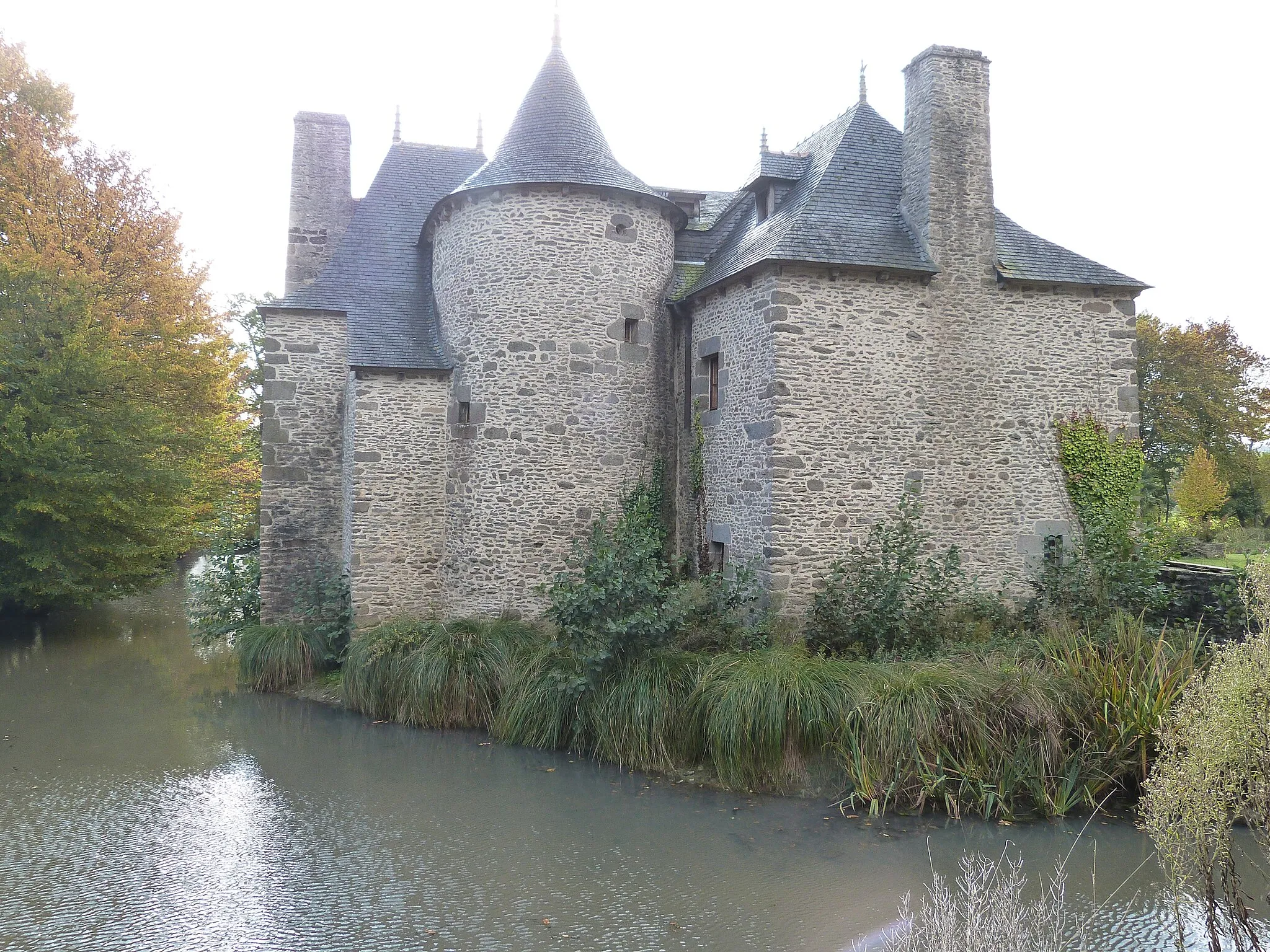 Photo showing: Le château du Parc et ses douves (Saint-Jacut-du-Mené)